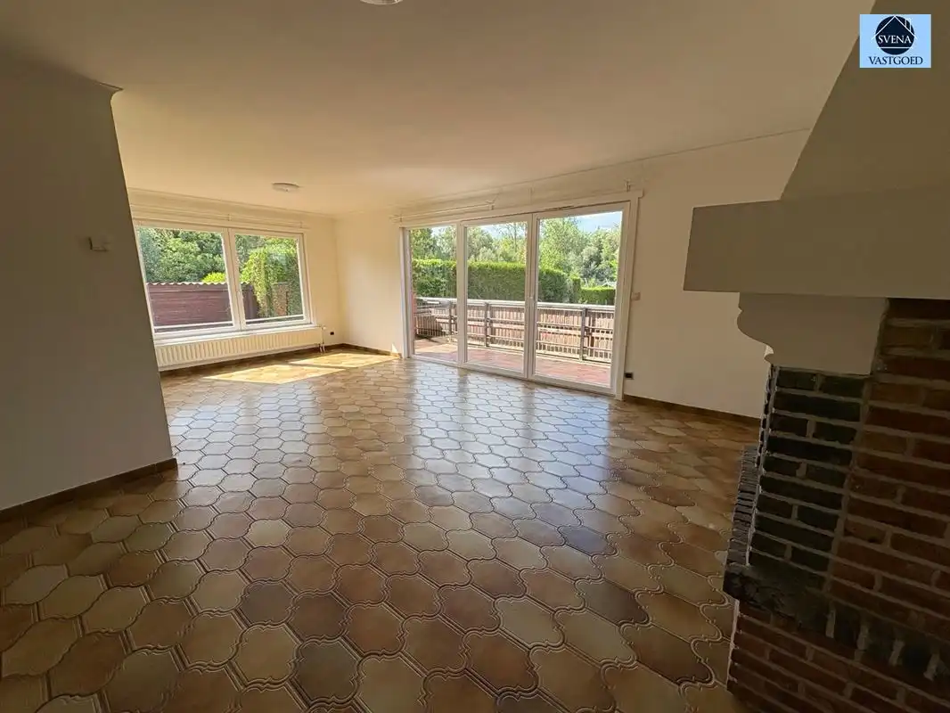 HALFOPENBEBOUWING MET 3 SLAAPKAMERS, TUIN EN GARAGE foto 4