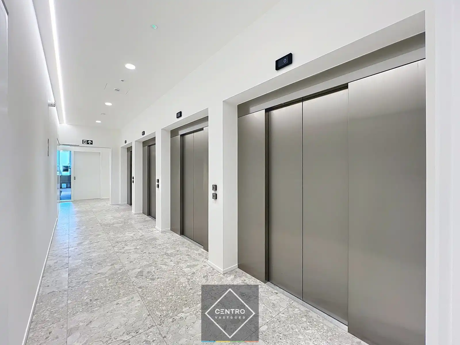 SCHERP GEPRIJSDE kantoorruimte (±240m²) met prachtige zichten in de Westwing Tower op de derde verdieping ! foto 7