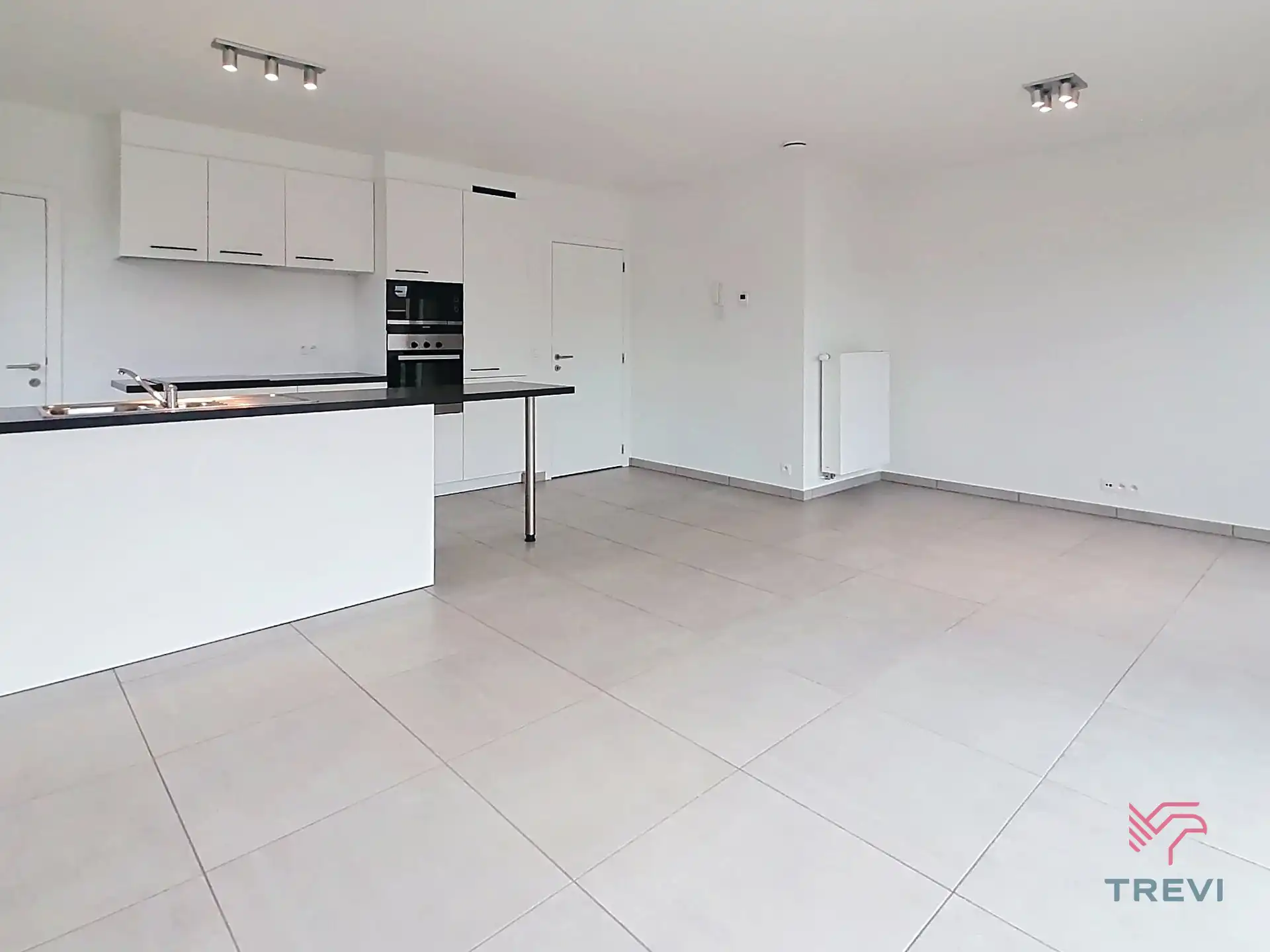 Mooie 2-slaapkamer ONMEUBILEERD appartement foto 5