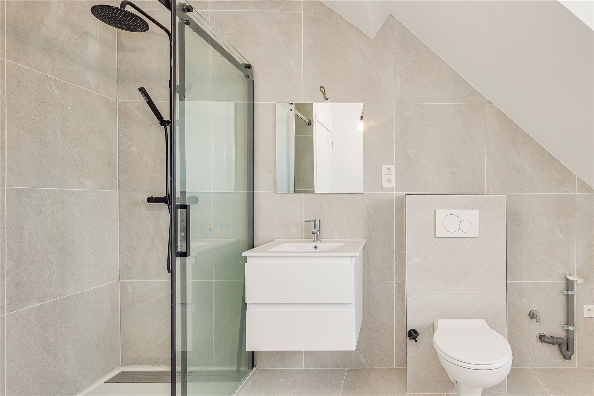 Gerenoveerd huis met 3 slpks en tuin te Hemiksem foto 18