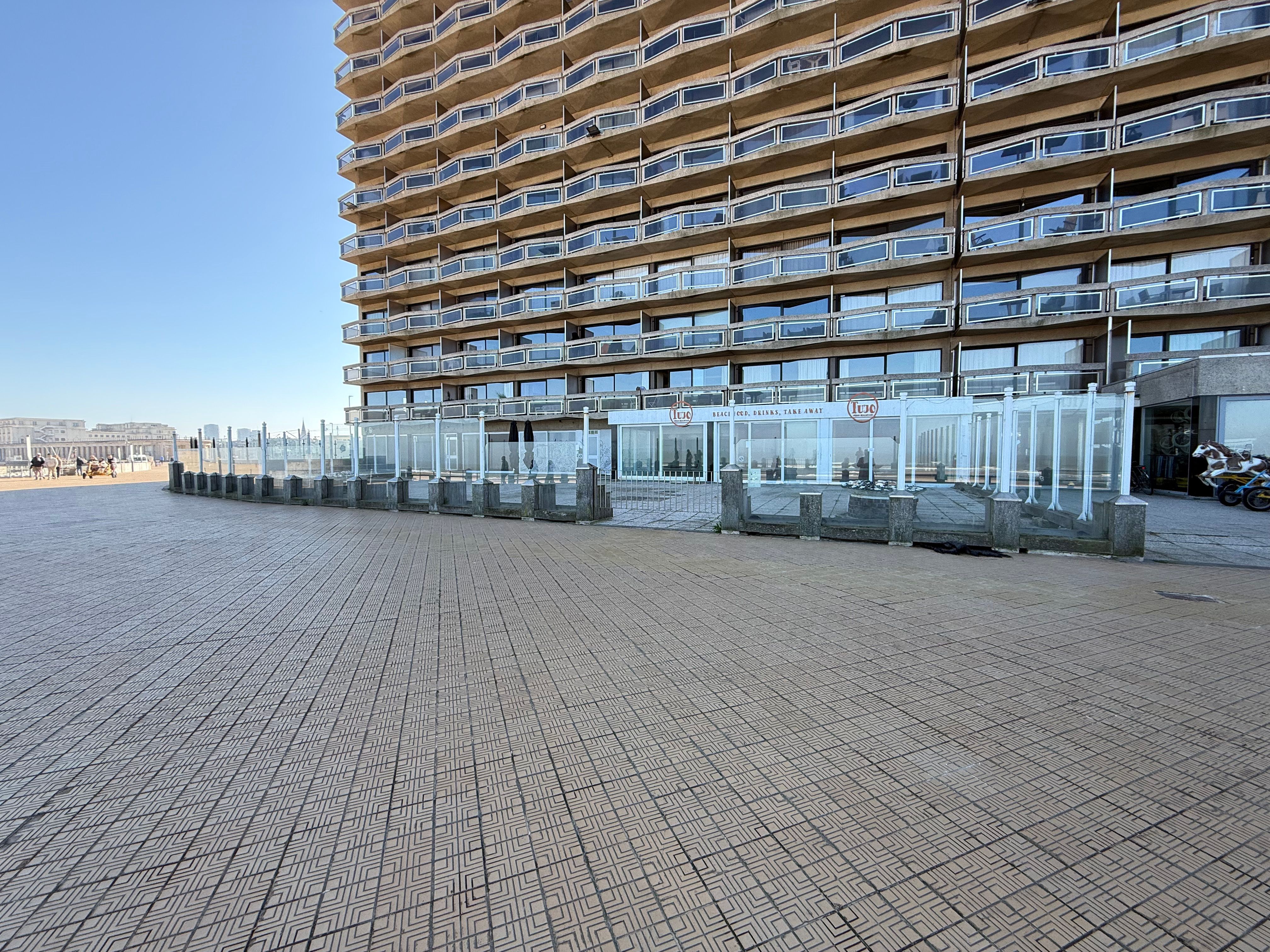 Handelsgelijkvloers op de zeedijk 385m² foto {{pictureIndex}}