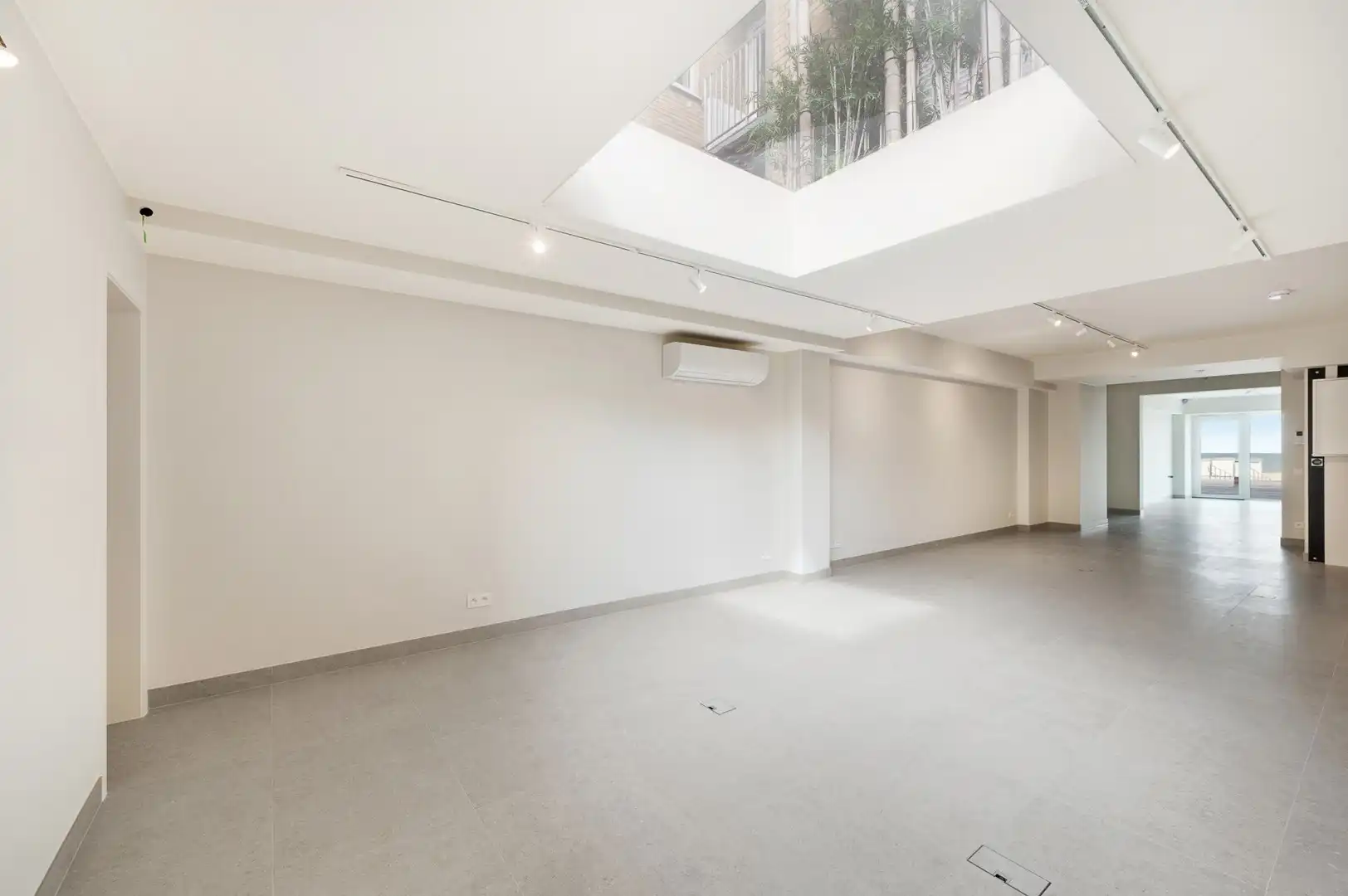 Instapklare handelsruimte op een toplocatie aan de Zeedijk van Knokke. foto 11