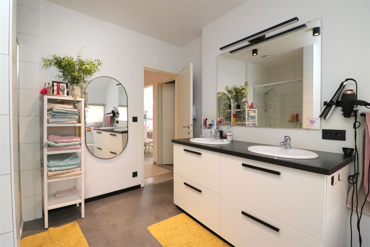 Gerenoveerde woning met tuin op rustige locatie foto 25