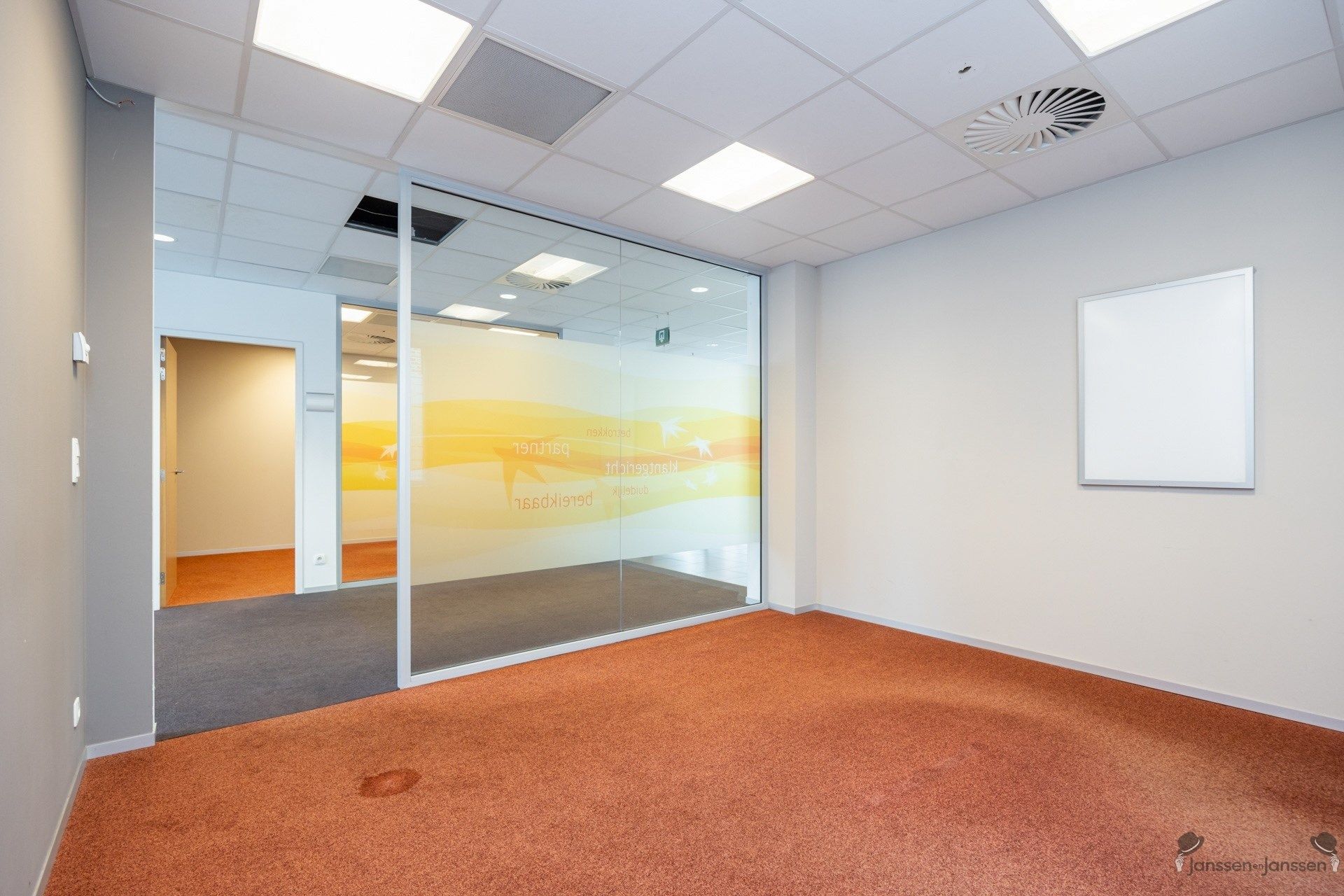 Commercieel gebouw met parkeergelegenheid! foto 15