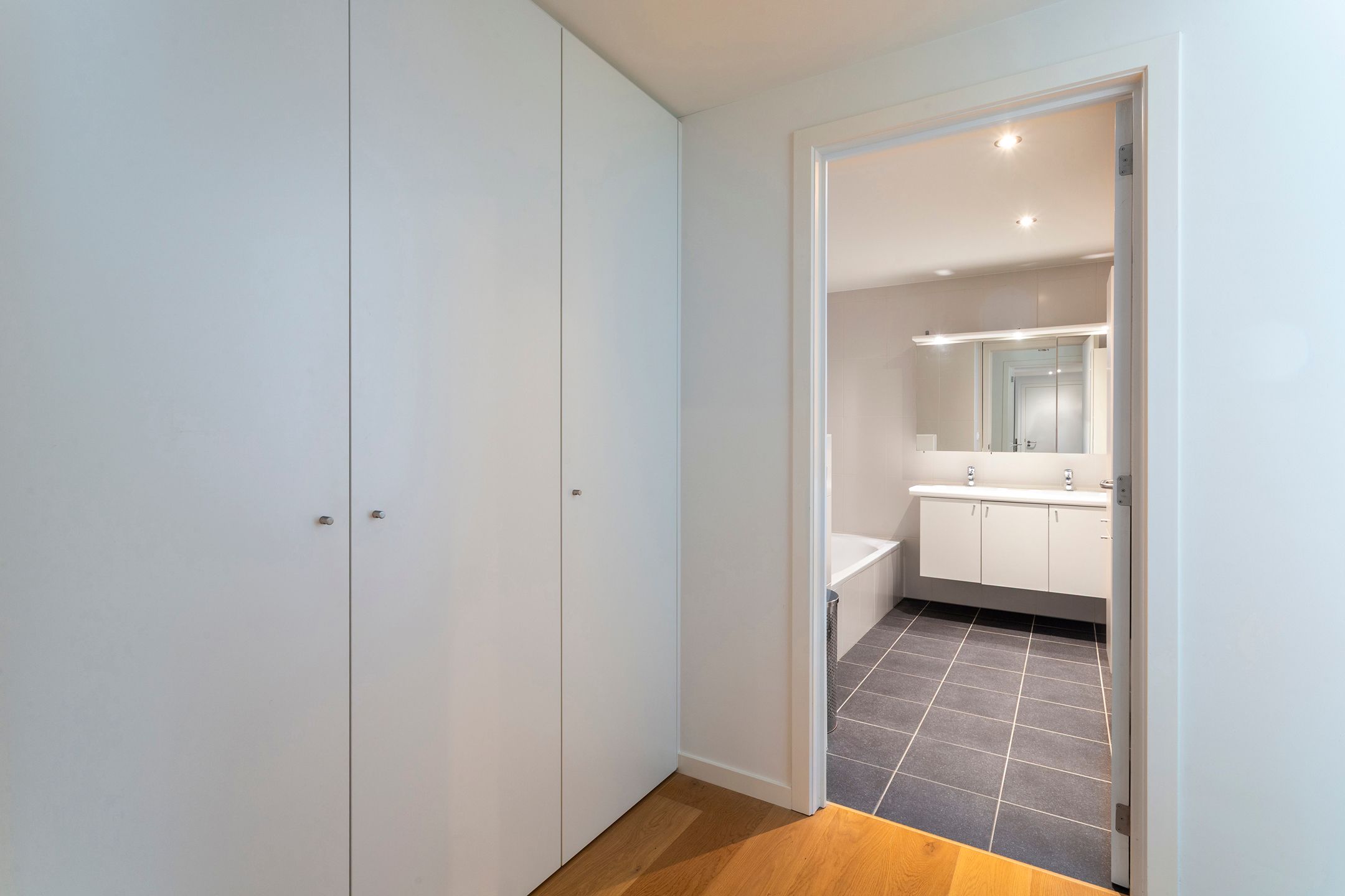 licht gelijkvloersappartement met 3 slpks en riante tuin foto 16
