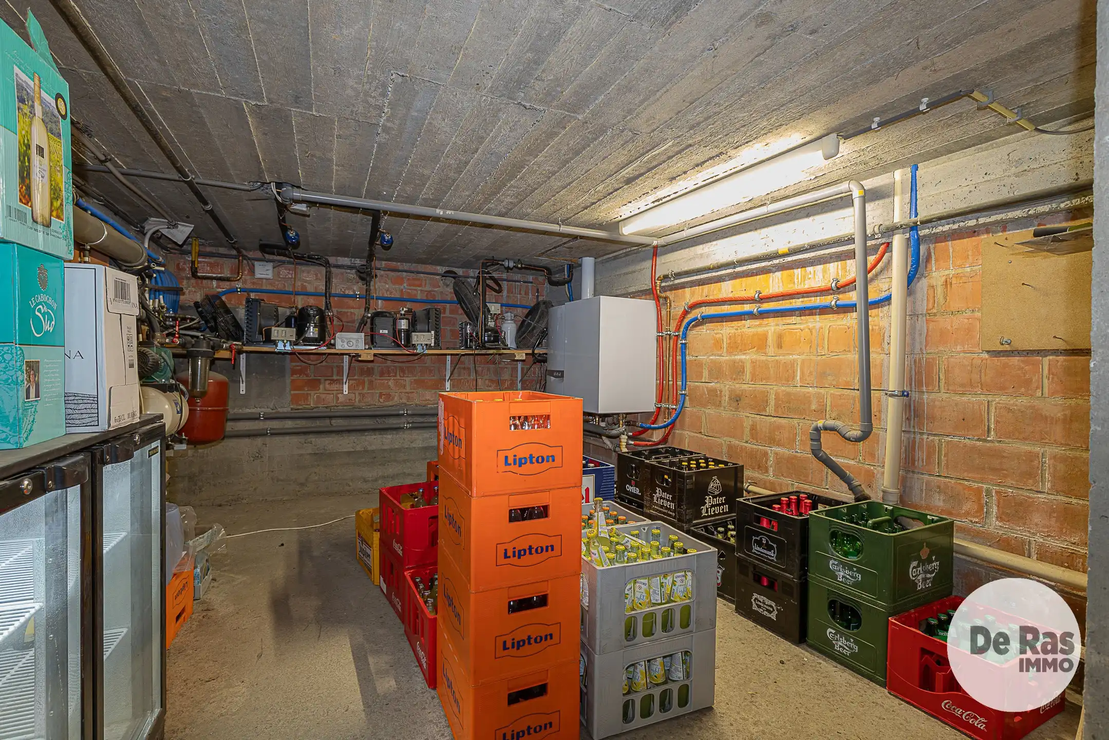HERZELE – Florerende broodjeszaak op toplocatie met terras foto 13