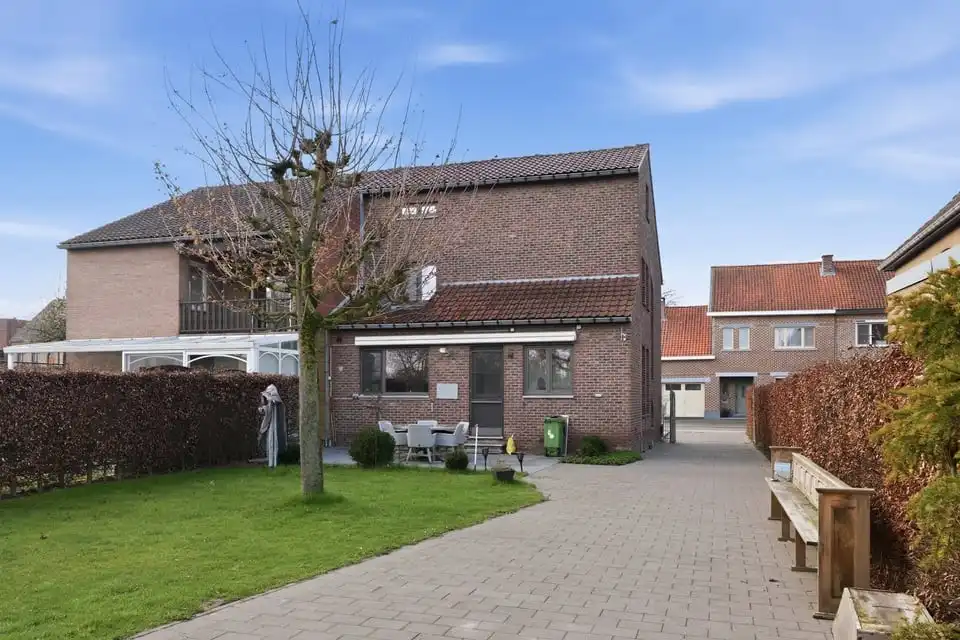 Instapklare gezinswoning met 3 slaapkamers en ruime tuin en garage in Tongeren foto 34
