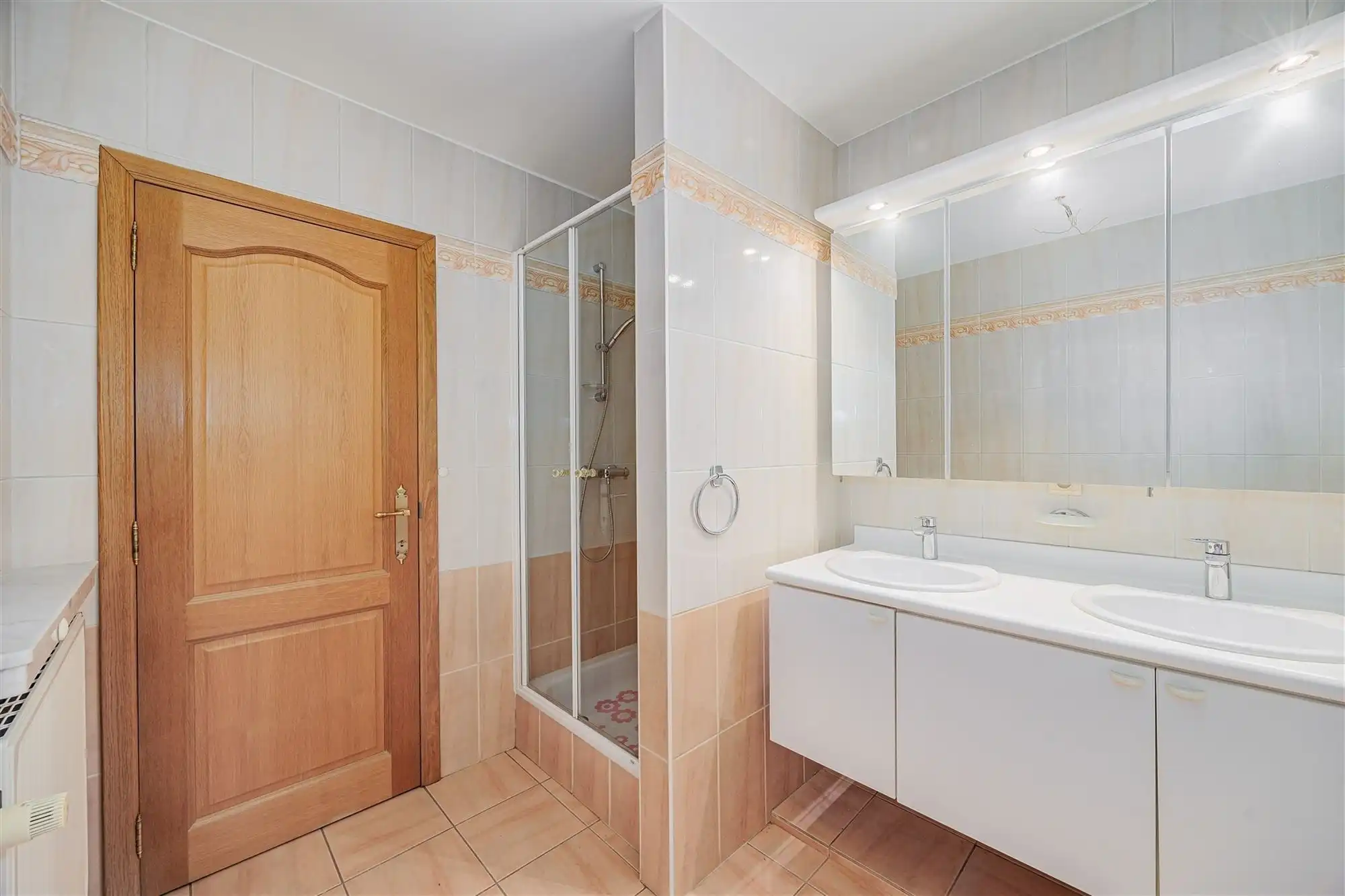 Ruim 2 slpk appartement, terras en P te Hoboken foto 13