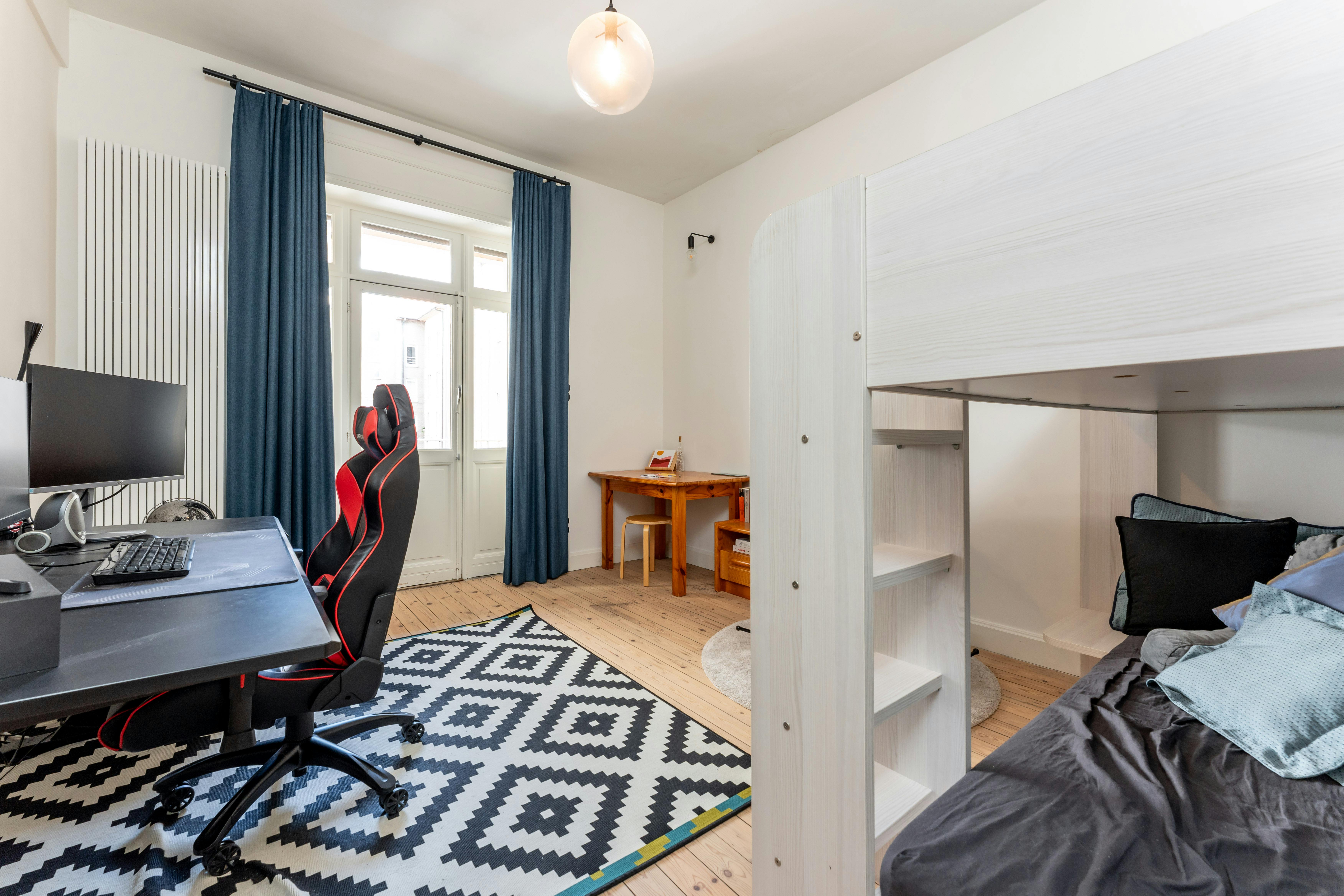 Uniek, historisch en ruim appartement te koop op de zeedijk  foto 9