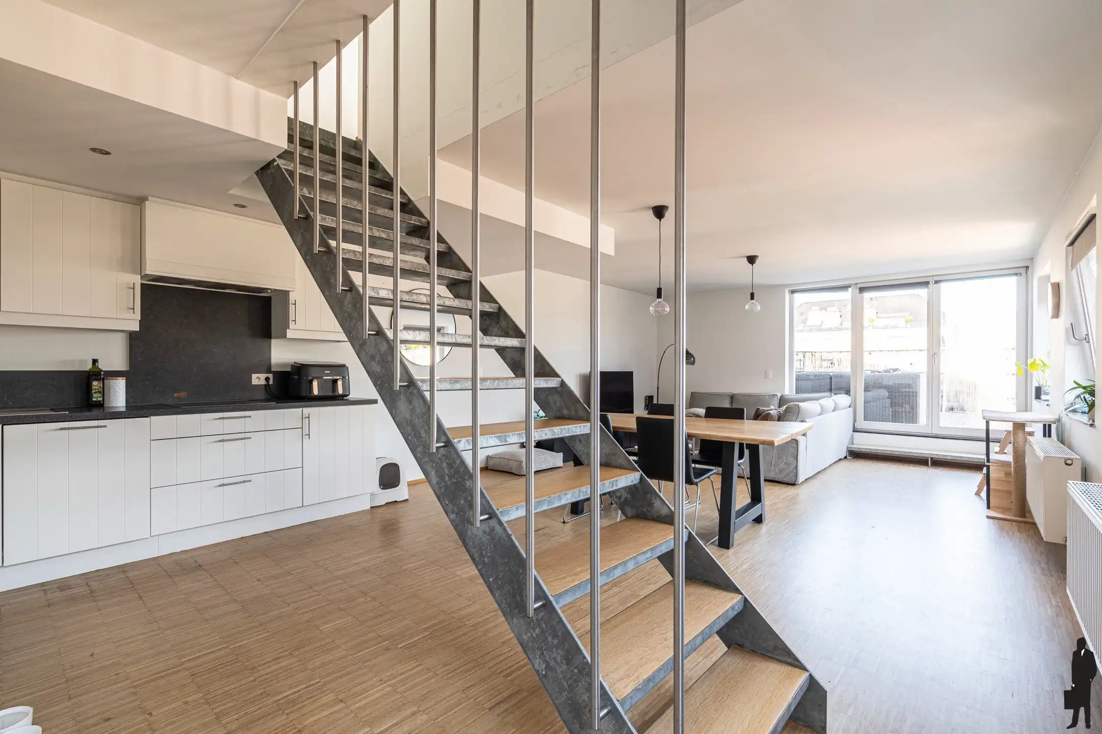 Duplexappartement met prachtig terras (40m²!) gelegen in centrum van Hoogstraten in schitterend monumentaal pand "Residentie De Rijkswacht". foto 4