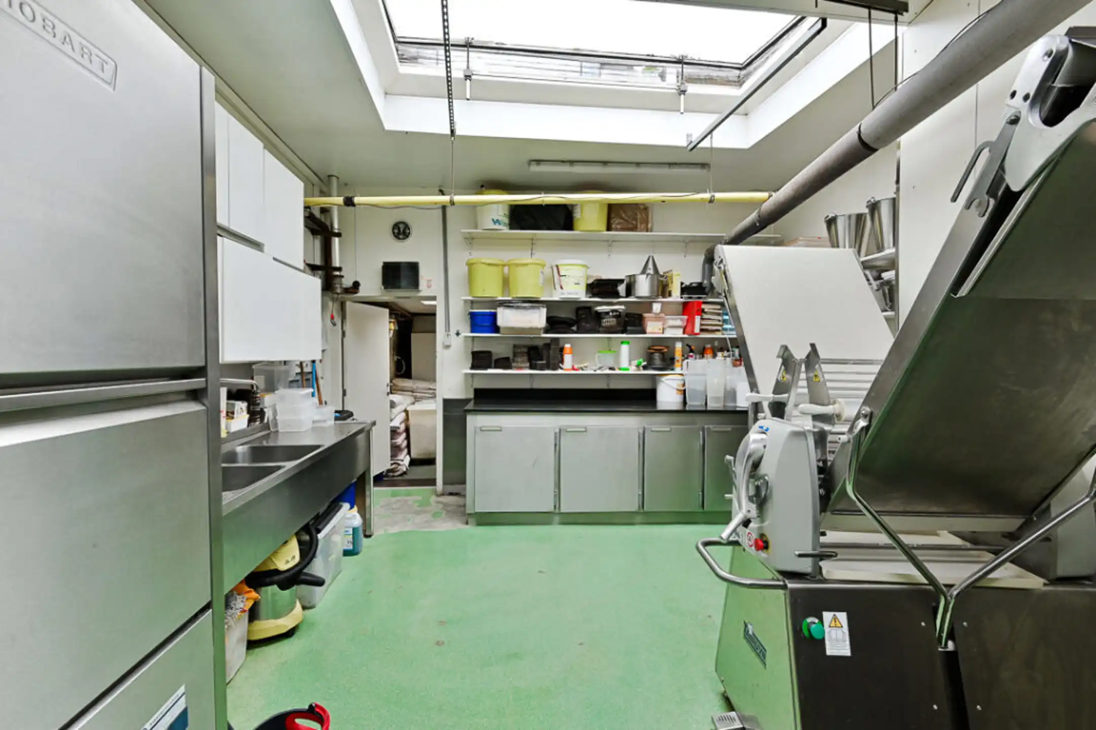 Veelzijdig handelspand op TOP-locatie foto 21