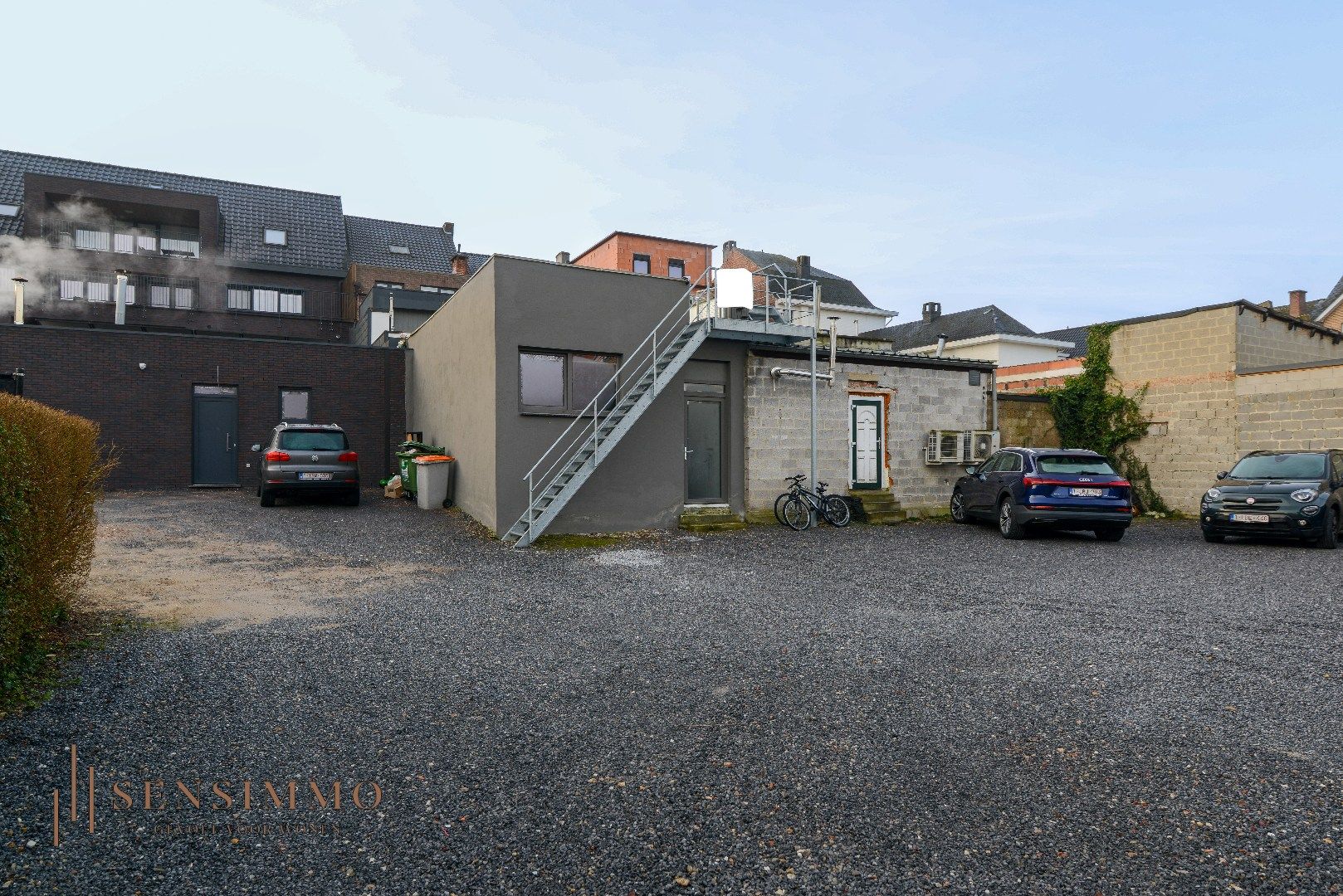 Instapklaar handelsruimte op de bekende Pauwengraaf te Maasmechelen foto 15