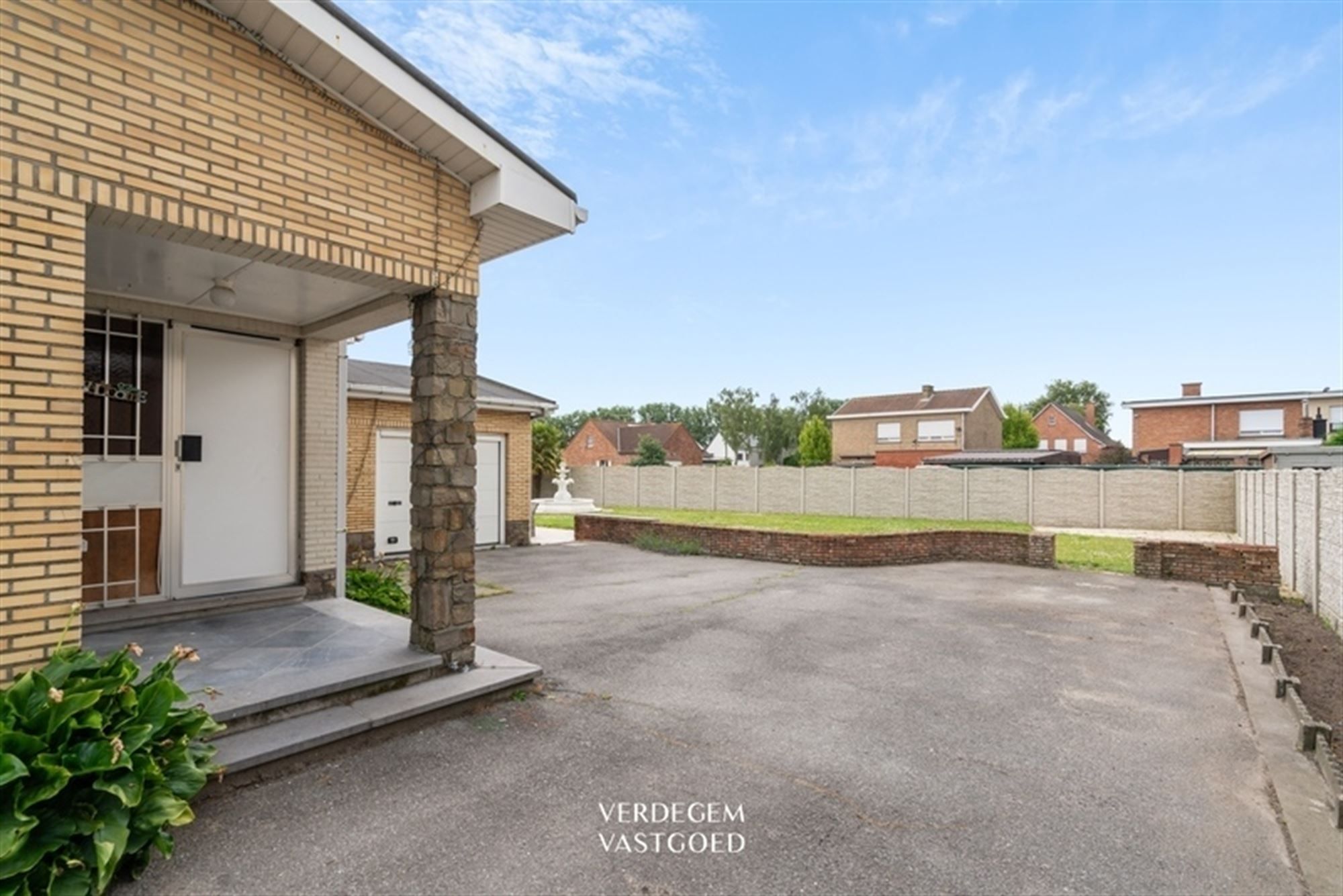 Ruime bungalow op royaal perceel met 4 slaapkamers en inpandige garage foto 18