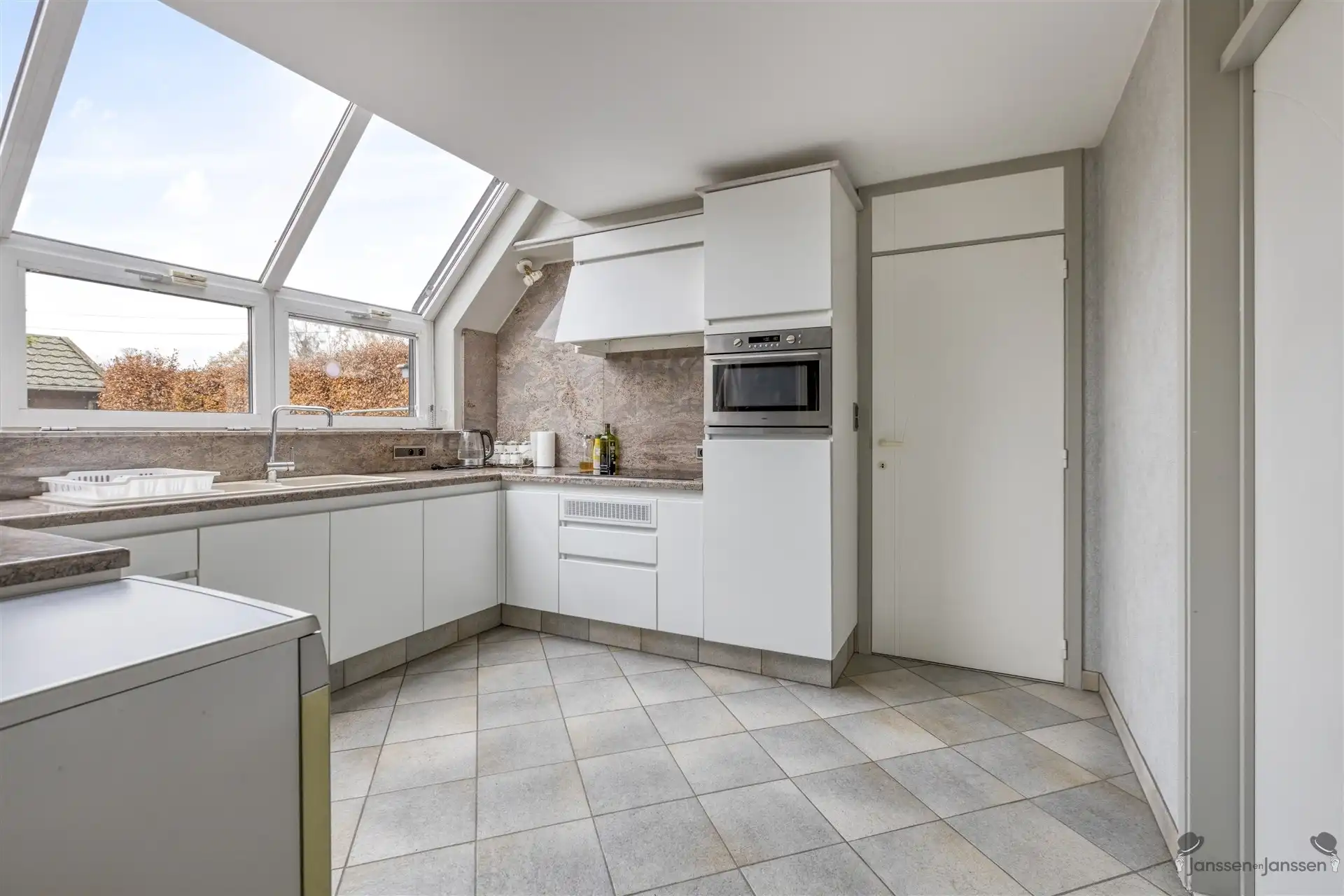 Ruime, goed onderhouden woning met prachtige tuin in Geel foto 7