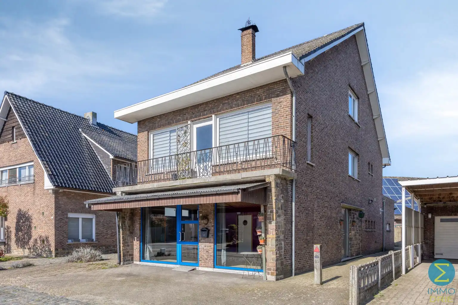 Hoofdfoto van de publicatie: Woning met gelijkvloerse handelsruimte nabij het centrum