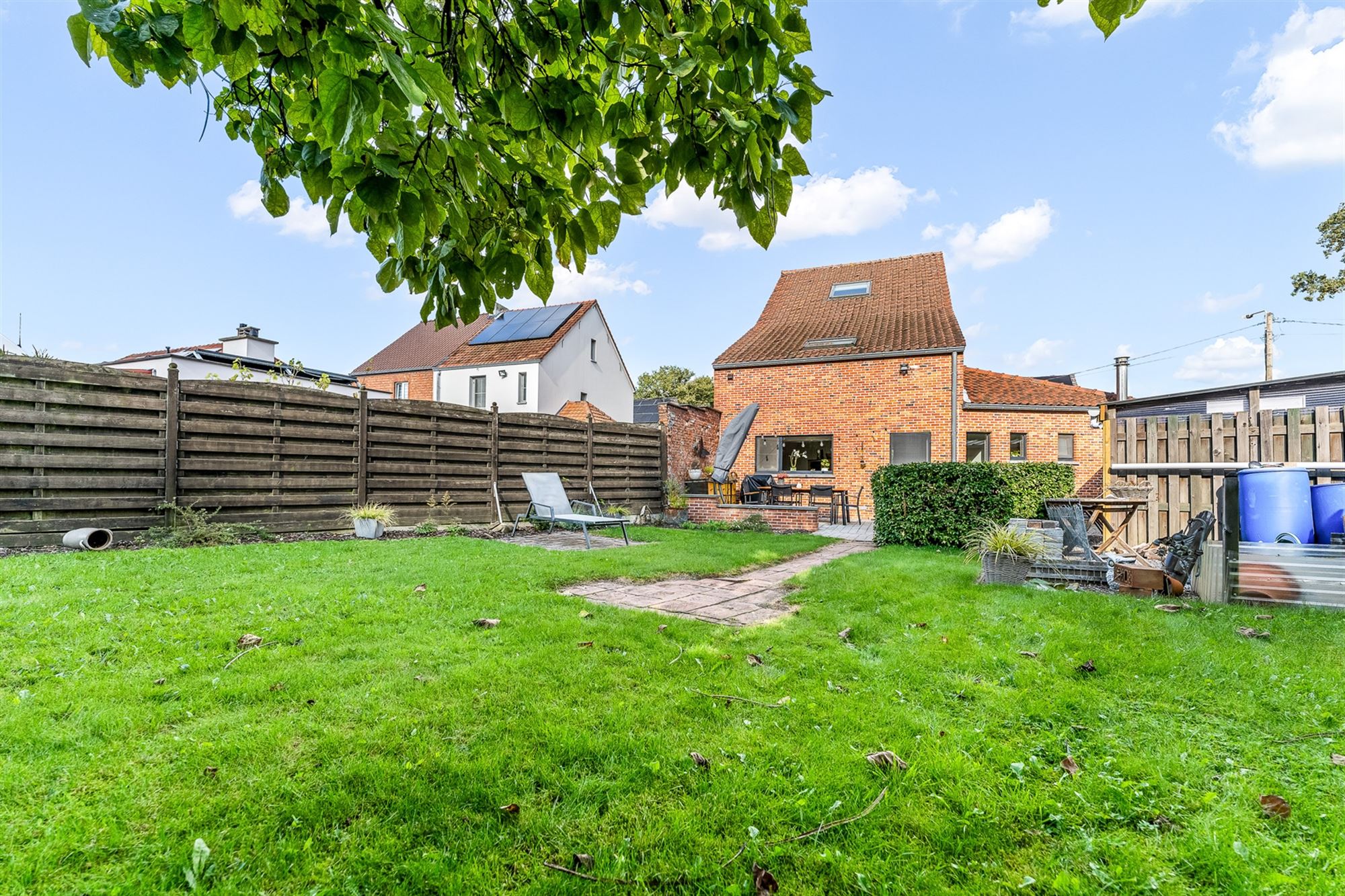 PERFECT ONDERHOUDEN WONING MET 3 SLAAPKAMERS EN GROTE TUIN VLAK BIJ BERINGEN CENTRUM foto 15