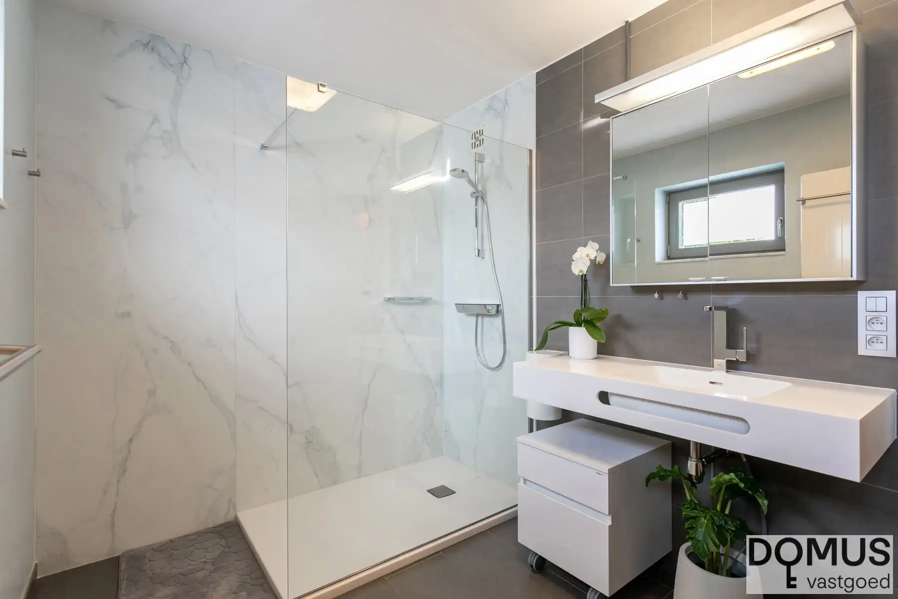 Instapklare 3-gevelwoning op topligging foto 16