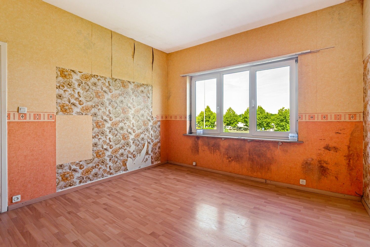 Te renoveren woning met 3 slaapkamers en tuin in Wijnegem! foto 10