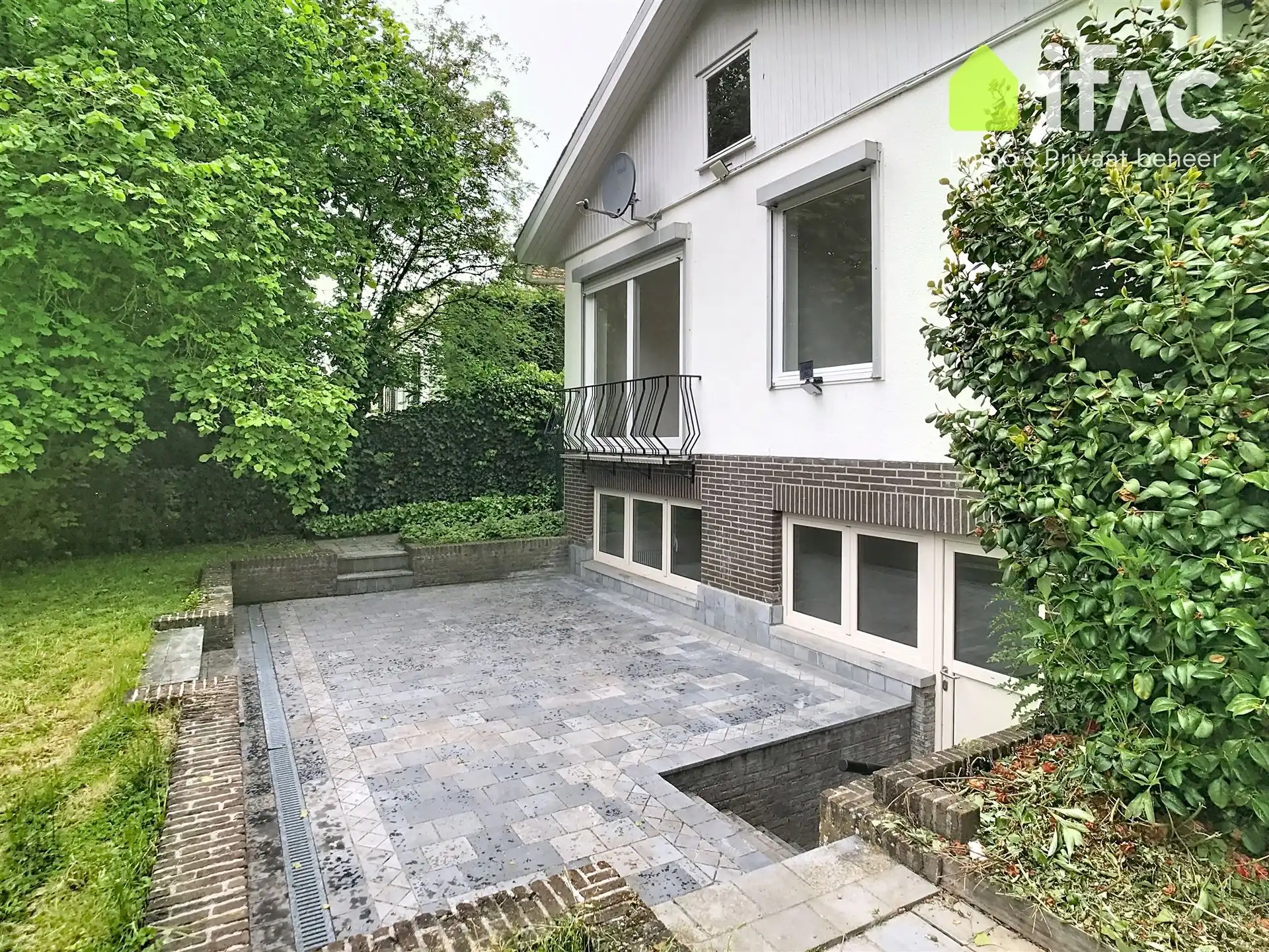 Residentieel gelegen villa foto 33