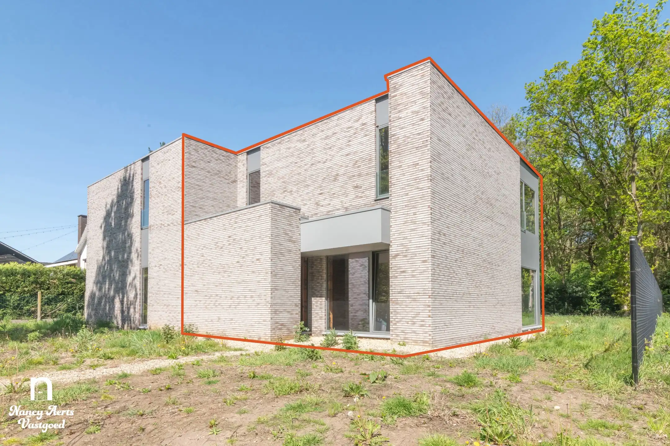 Moderne gezinswoning met tuin en afwerking naar eigen smaak foto 17