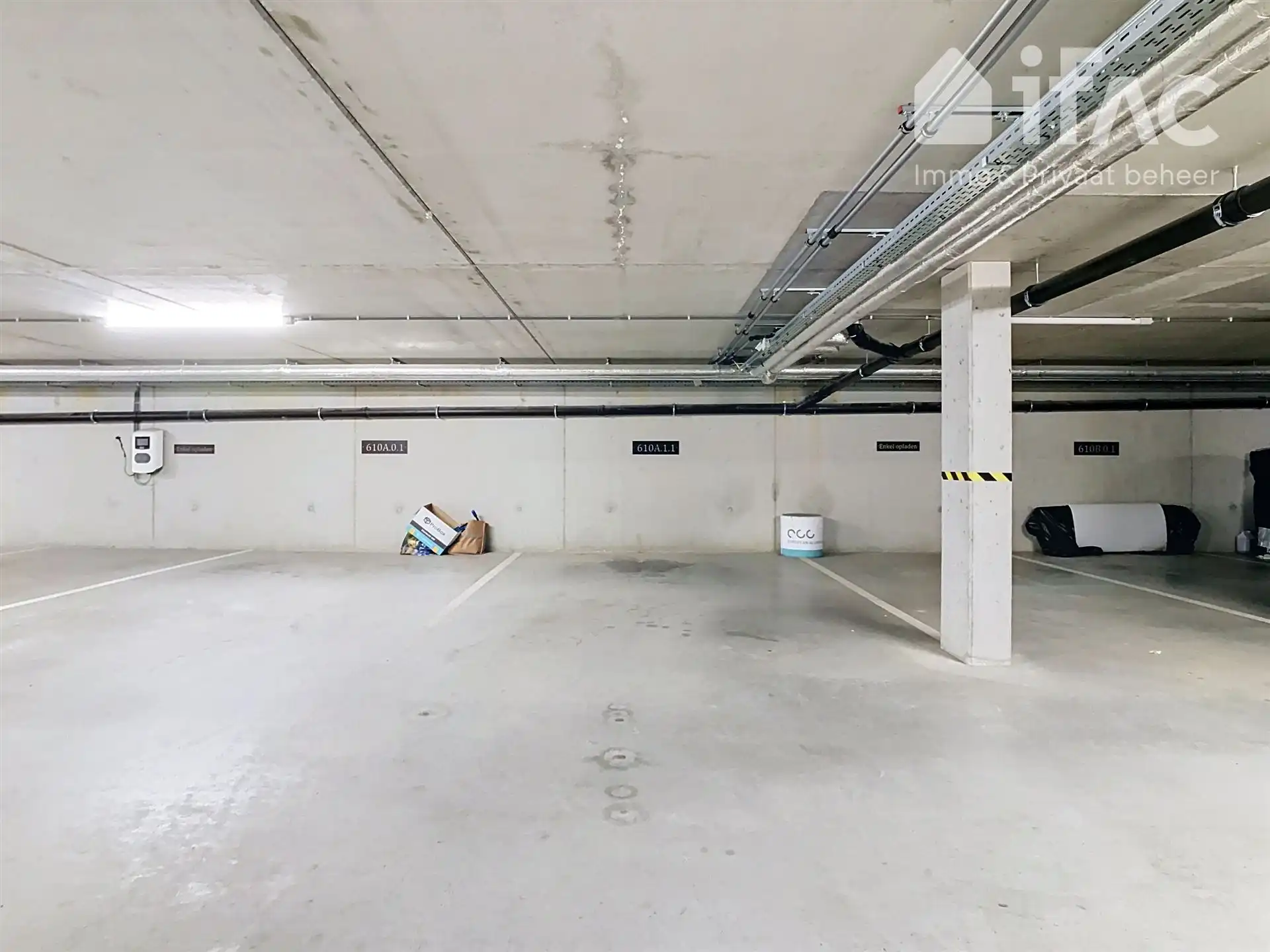 Appartement met 2 slaapkamers, ruim terras en parking foto 16