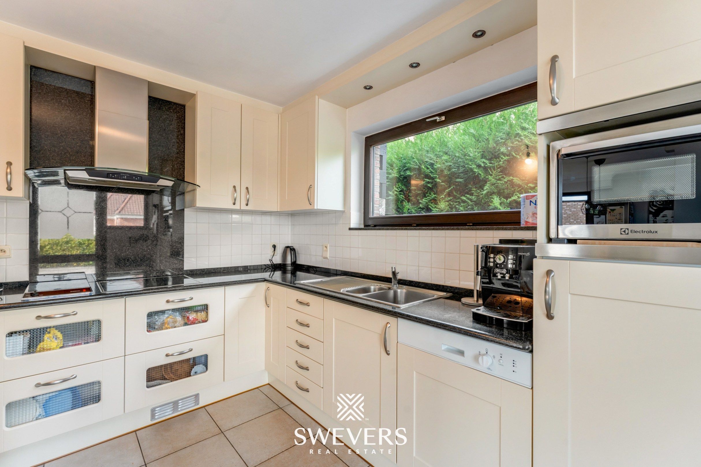 Knusse, hedendaagse gezinswoning met warme indeling en grote, zonnige tuin foto 18