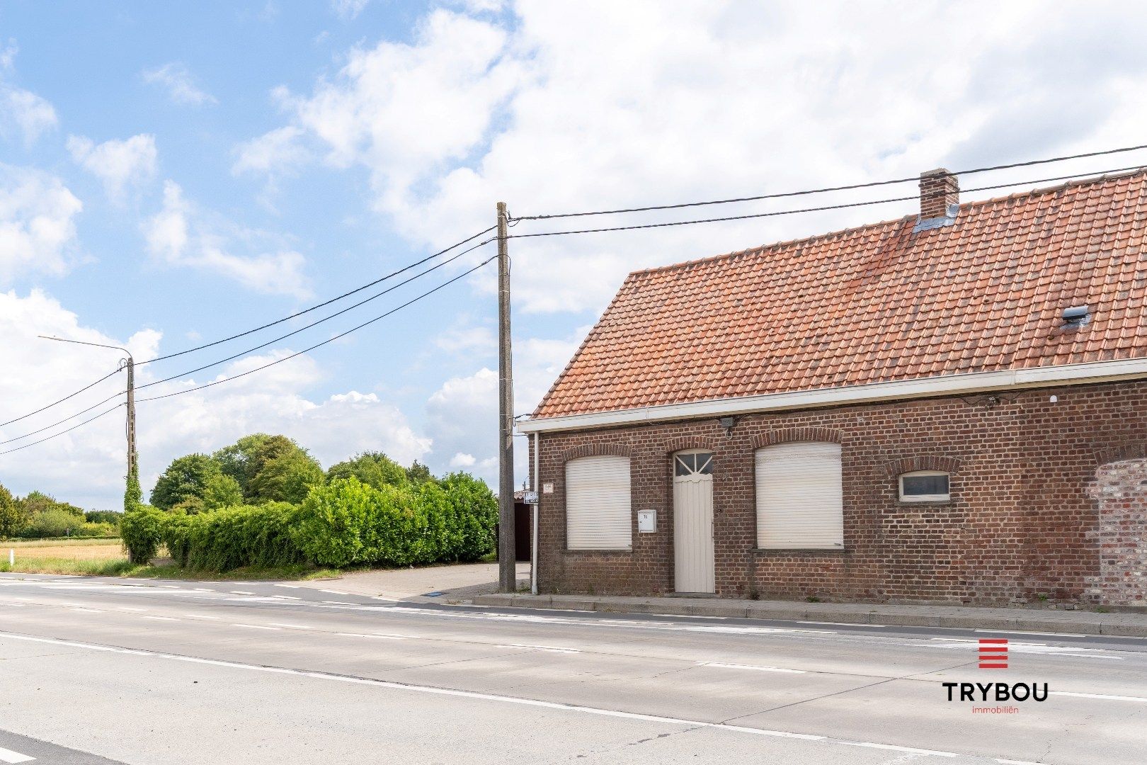 Te renoveren woning met garage en uitweg op strategische locatie in Langemark foto 4