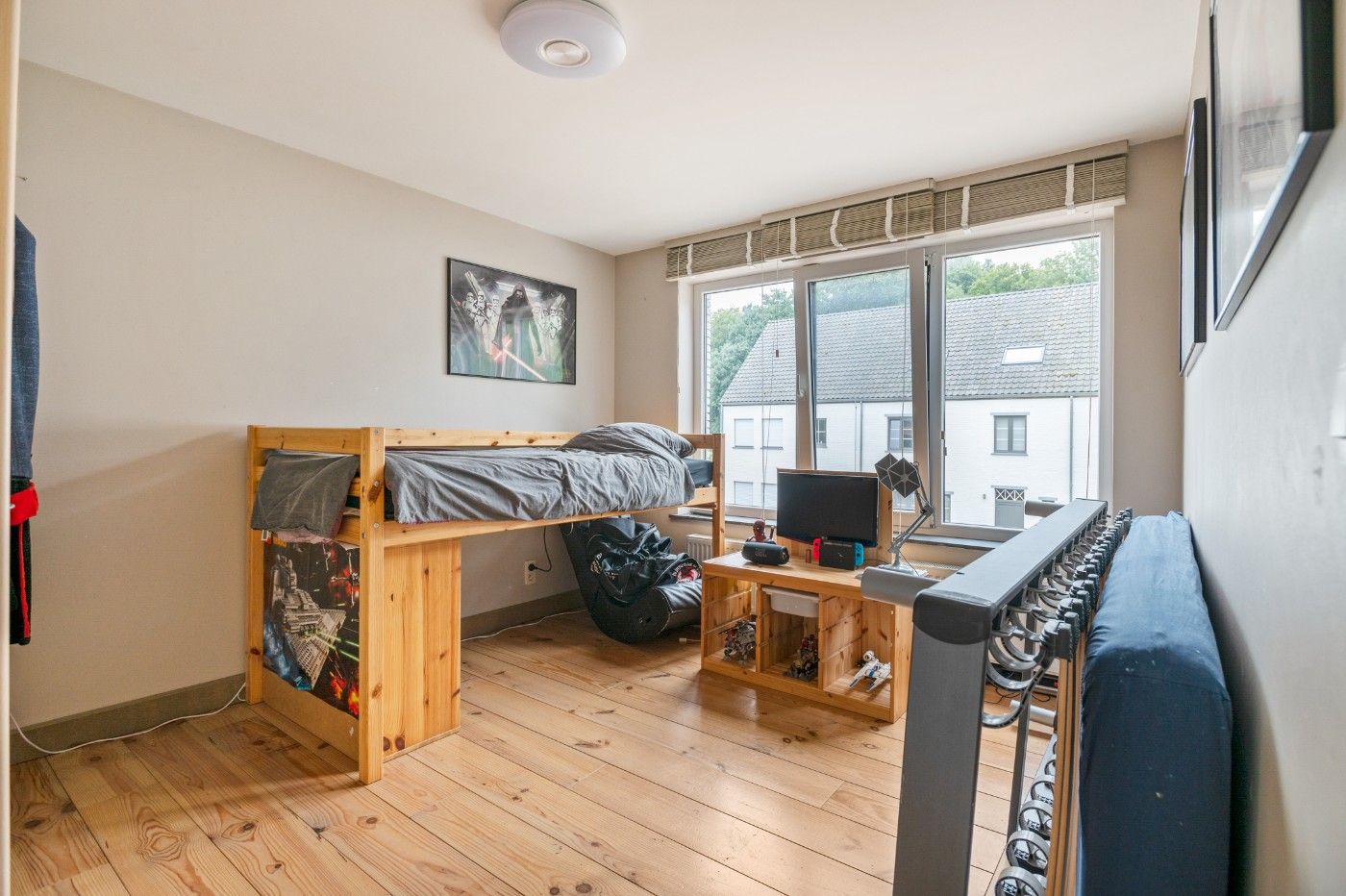 Vrijstaande woning met 3 slpk., brede oprit en tuin foto 17