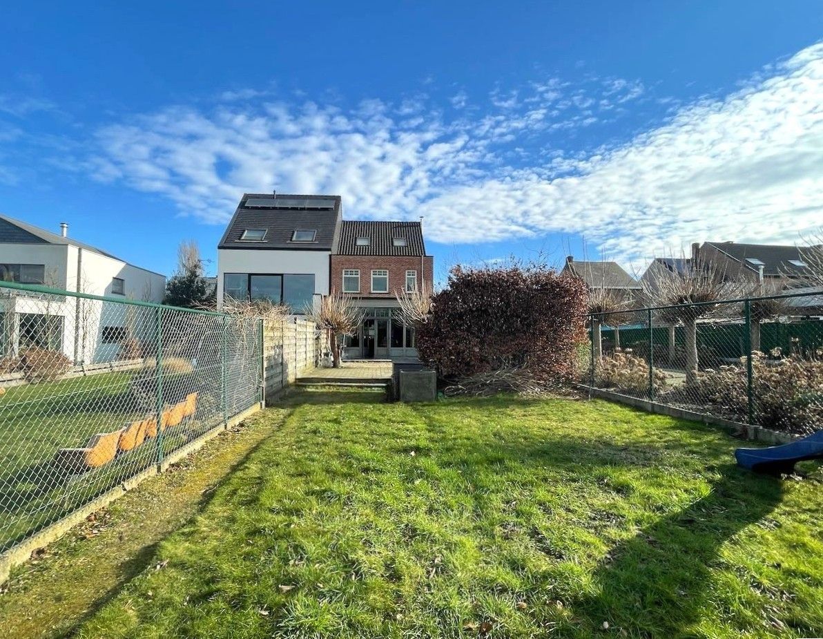 Gerenoveerde woning in landelijke stijl te Wijgmaal foto {{pictureIndex}}