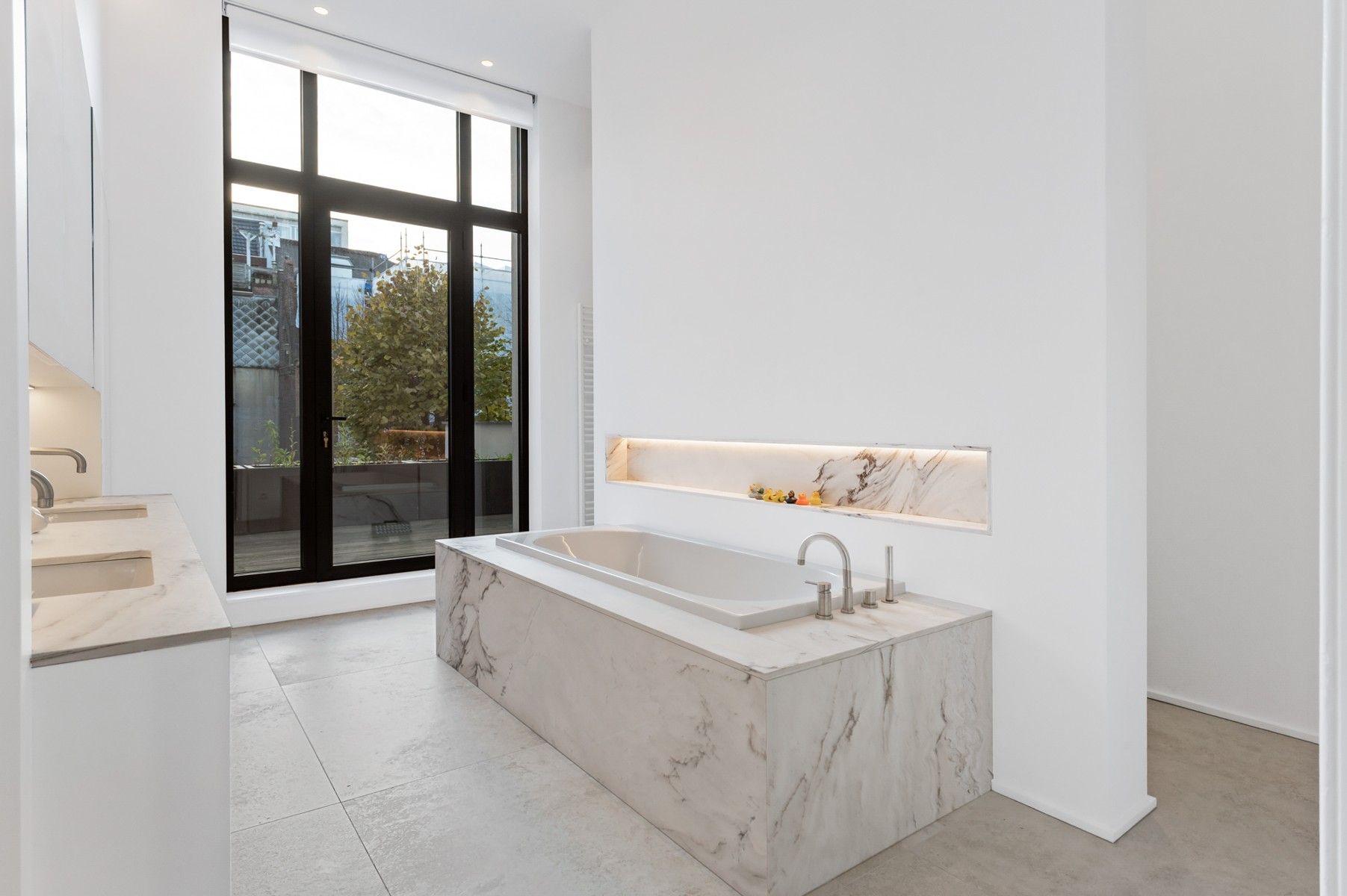 Luxueus wonen op toplocatie met garage foto 15