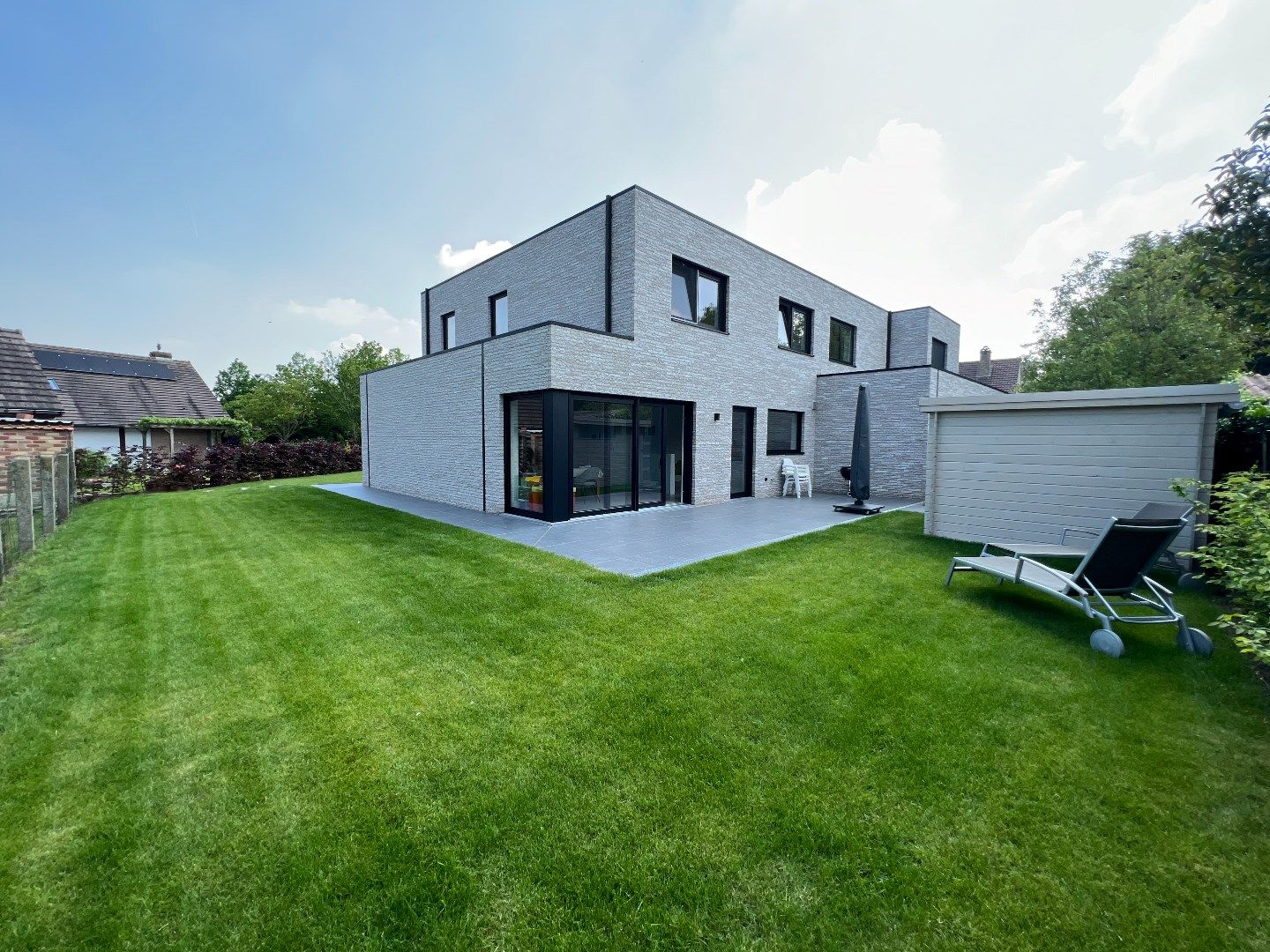 NIEUWBOUWWONING MET 3 SLAAPKAMERS EN TUIN IN IEPER foto 2