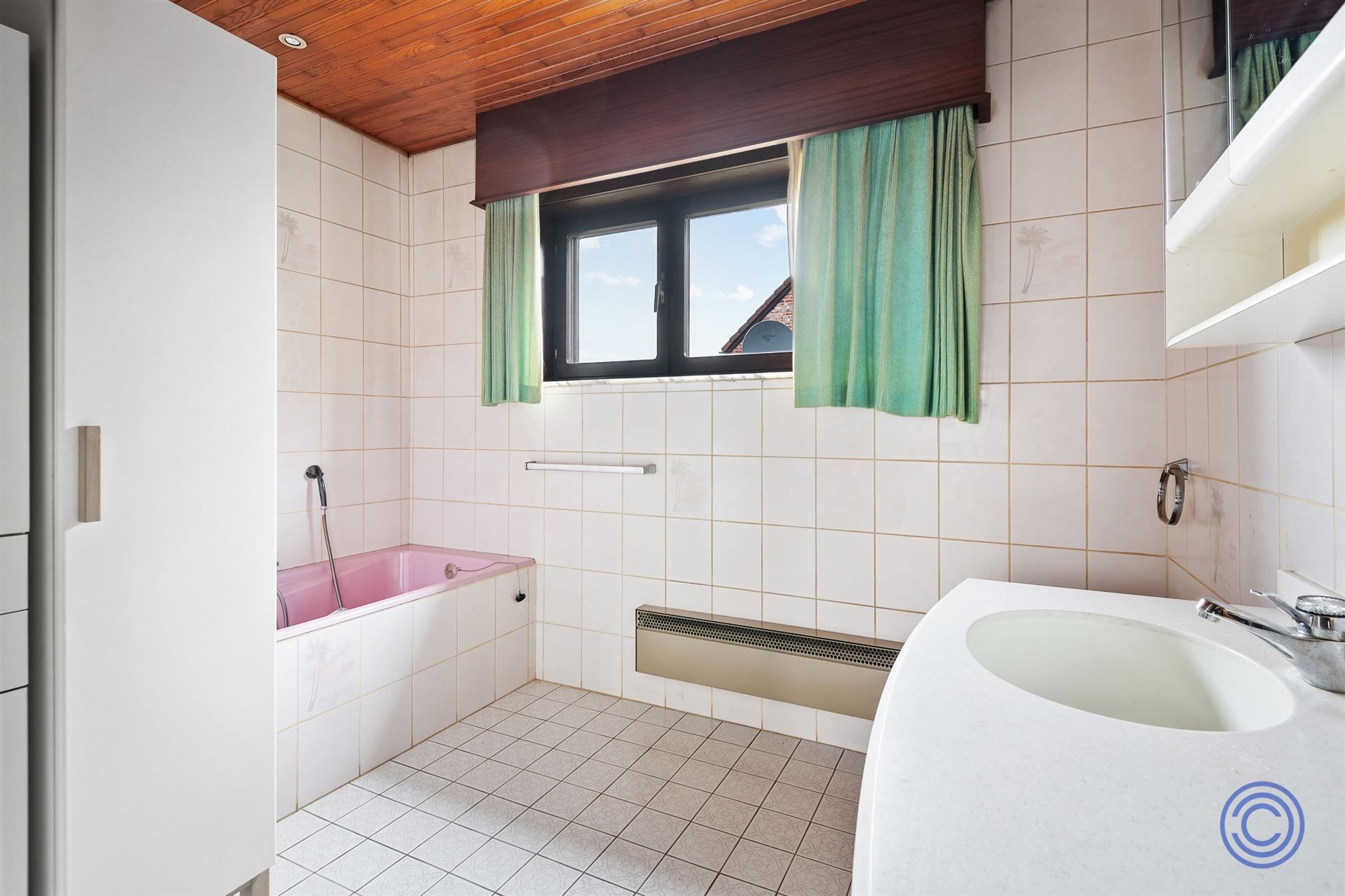 Te renoveren 3-slpk woning met west georiënteerde tuin! foto 9