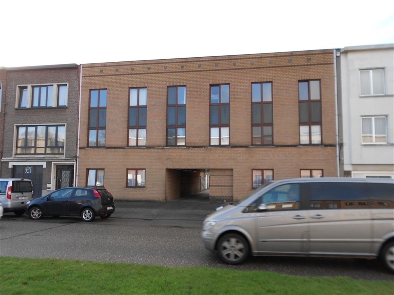 Investeringsopportuniteit: gebouw met 7 appartementen en 16 garages foto 7