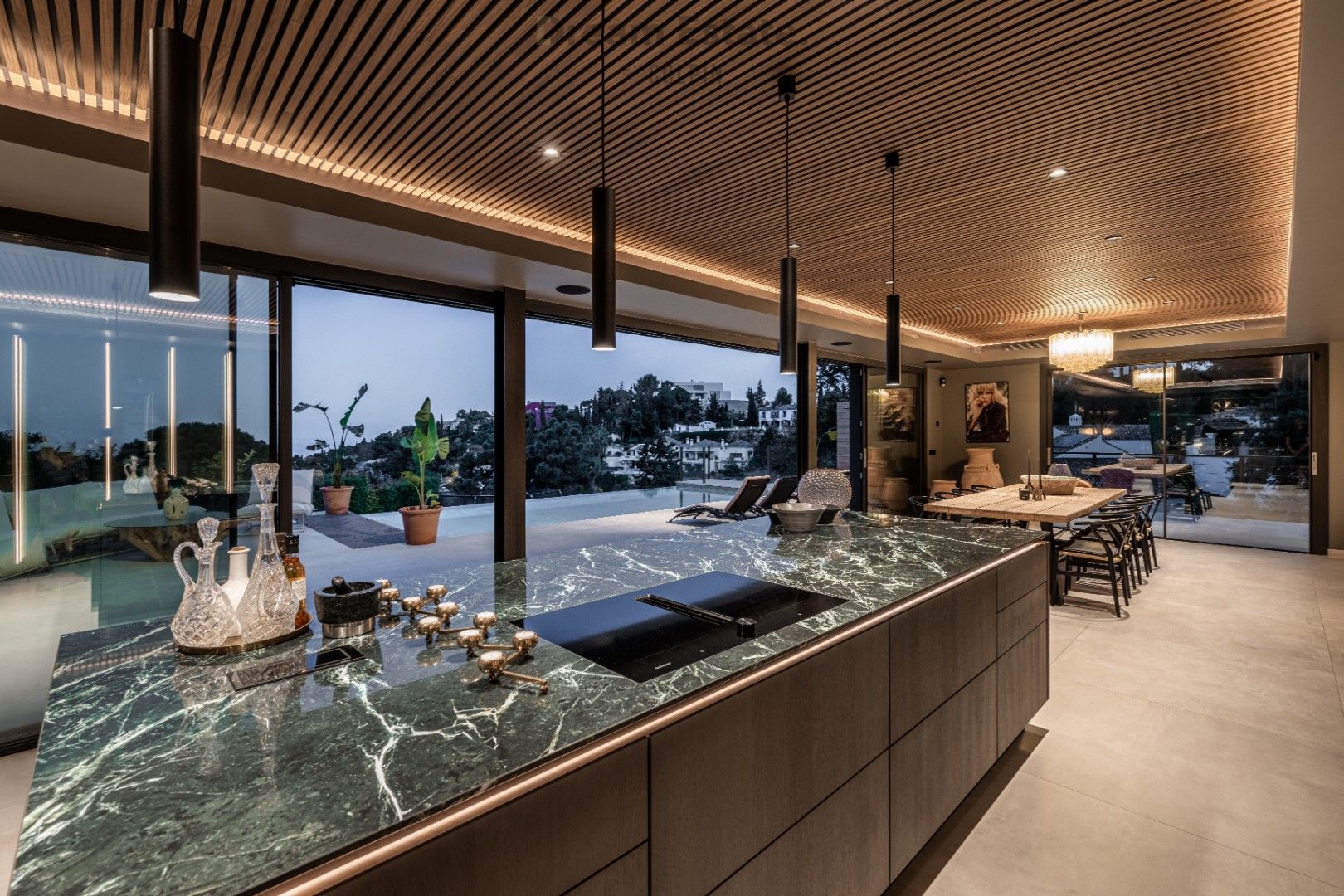 Nieuwe moderne villa op een heuvel met alle luxe voorzieningen te El Madoñal, Benahavis foto 9