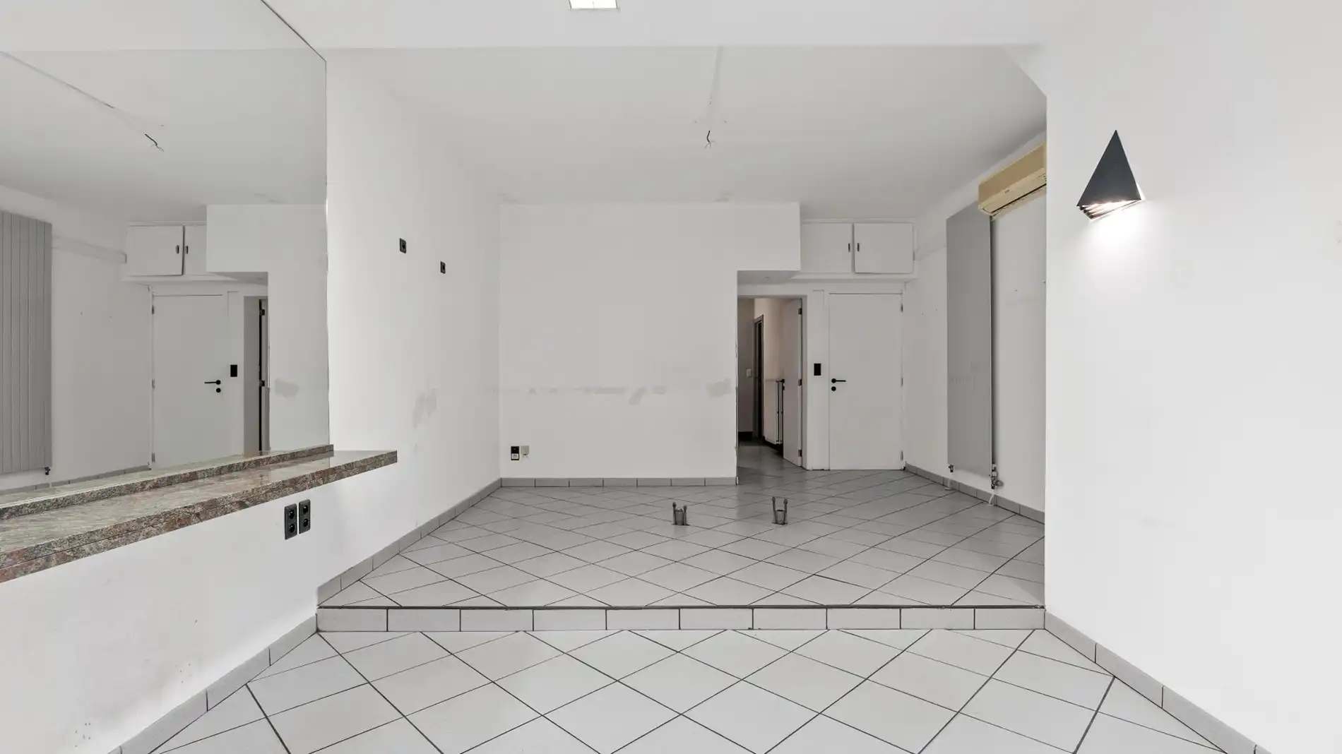 AARSCHOT - Centraal gelegen handelspand met woonst op commerciële locatie foto 4