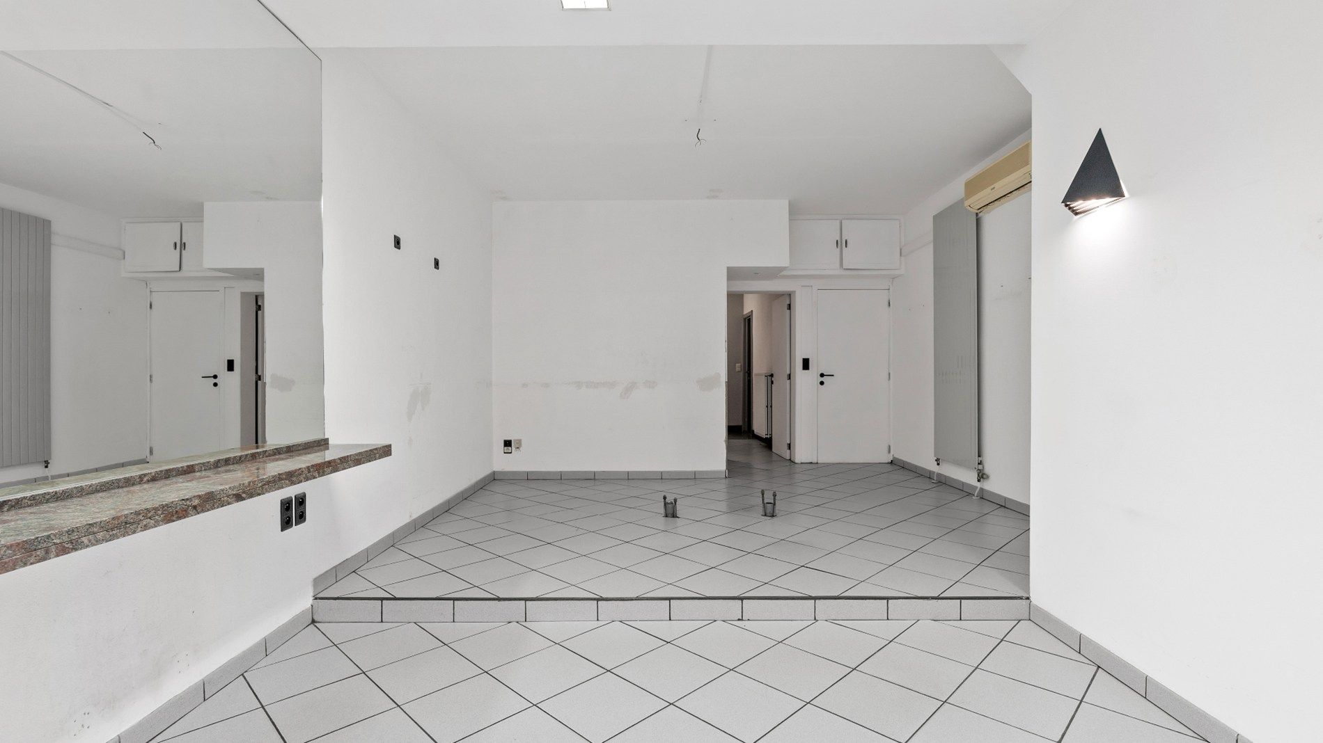 AARSCHOT - Centraal gelegen handelspand met woonst op commerciële locatie foto 4