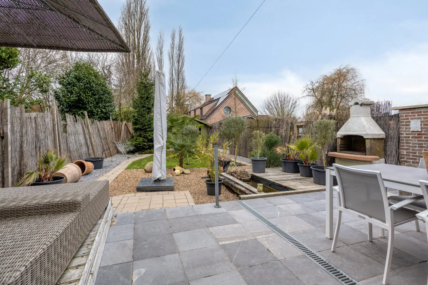 Halfopen met grote slaapkamers en zuidgerichte tuin foto 23