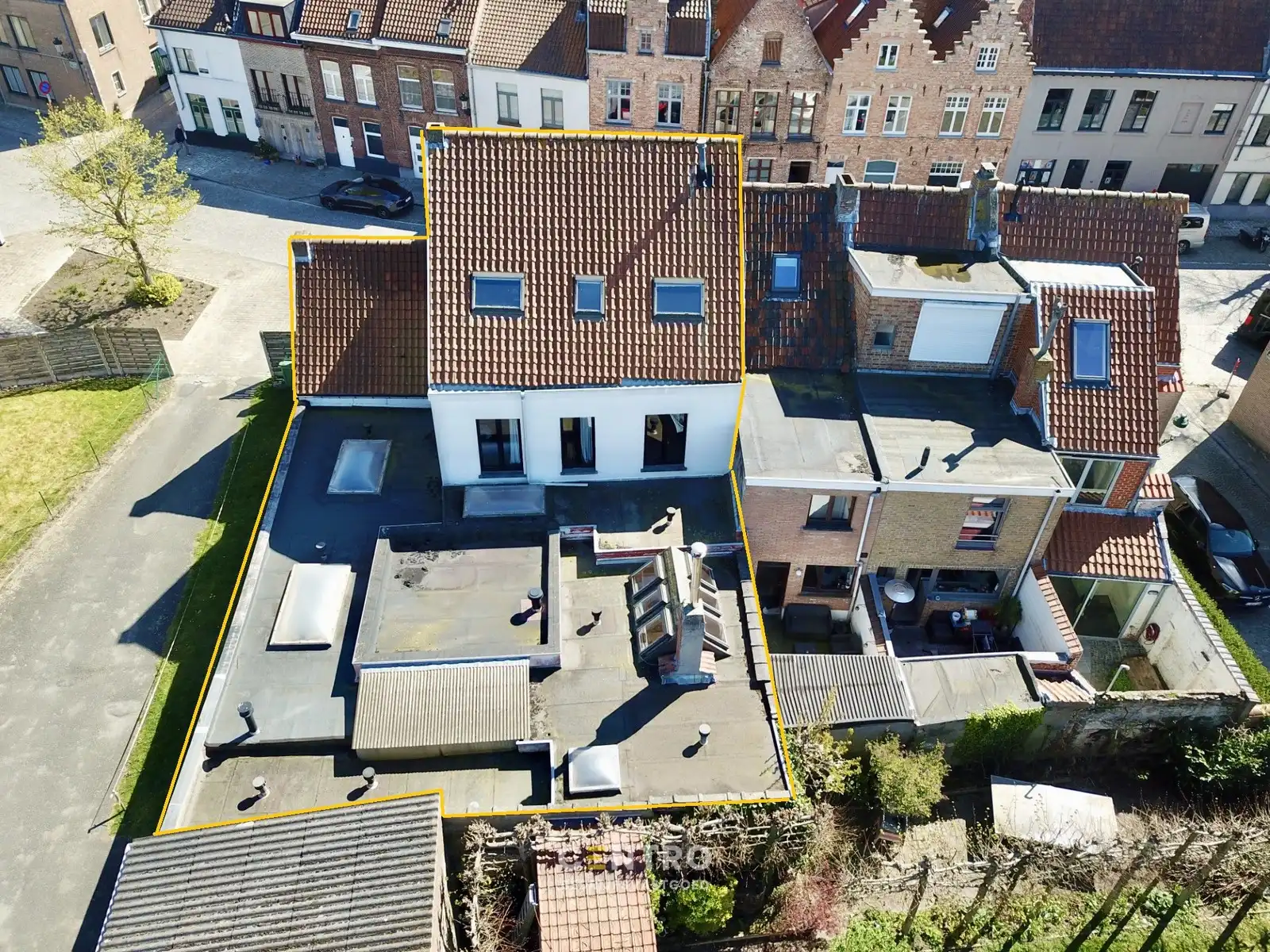 Unieke horecazaak te koop mét woongelegenheid (3 slpkms) en buitenterras in het toeristische hart van Brugge! foto 2