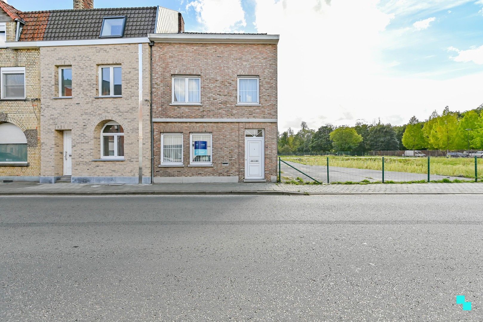 Halfopen bebouwing in hartje Ingelmunster foto 32