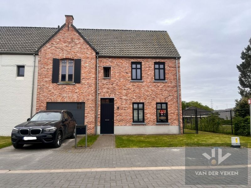 BIJNA ENERGIENEUTRALE WONING IN GODSHEIDE foto {{pictureIndex}}