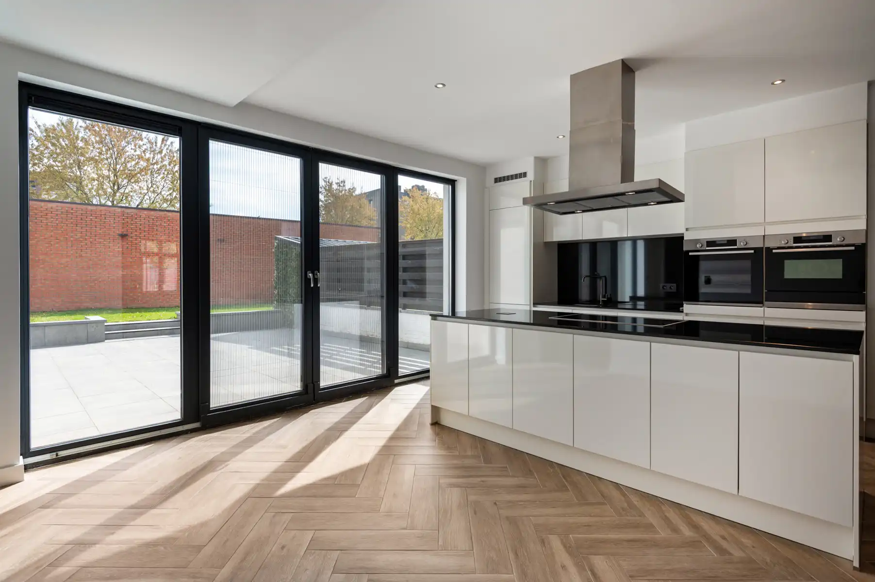 Instapklare gezinswoning met 4 slaapkamers, tuin en garage foto 12