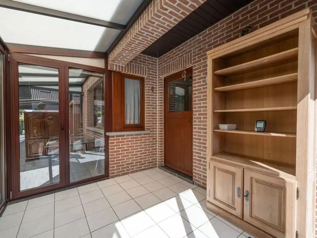 Zeer goed onderhouden vrijstaande woning met veranda en carport foto 22