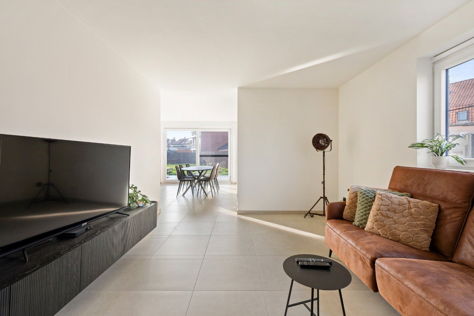 Halfopen nieuwbouwwoning met 3 slaapkamers, garage en zonnige tuin in Dadizele-centrum foto 9