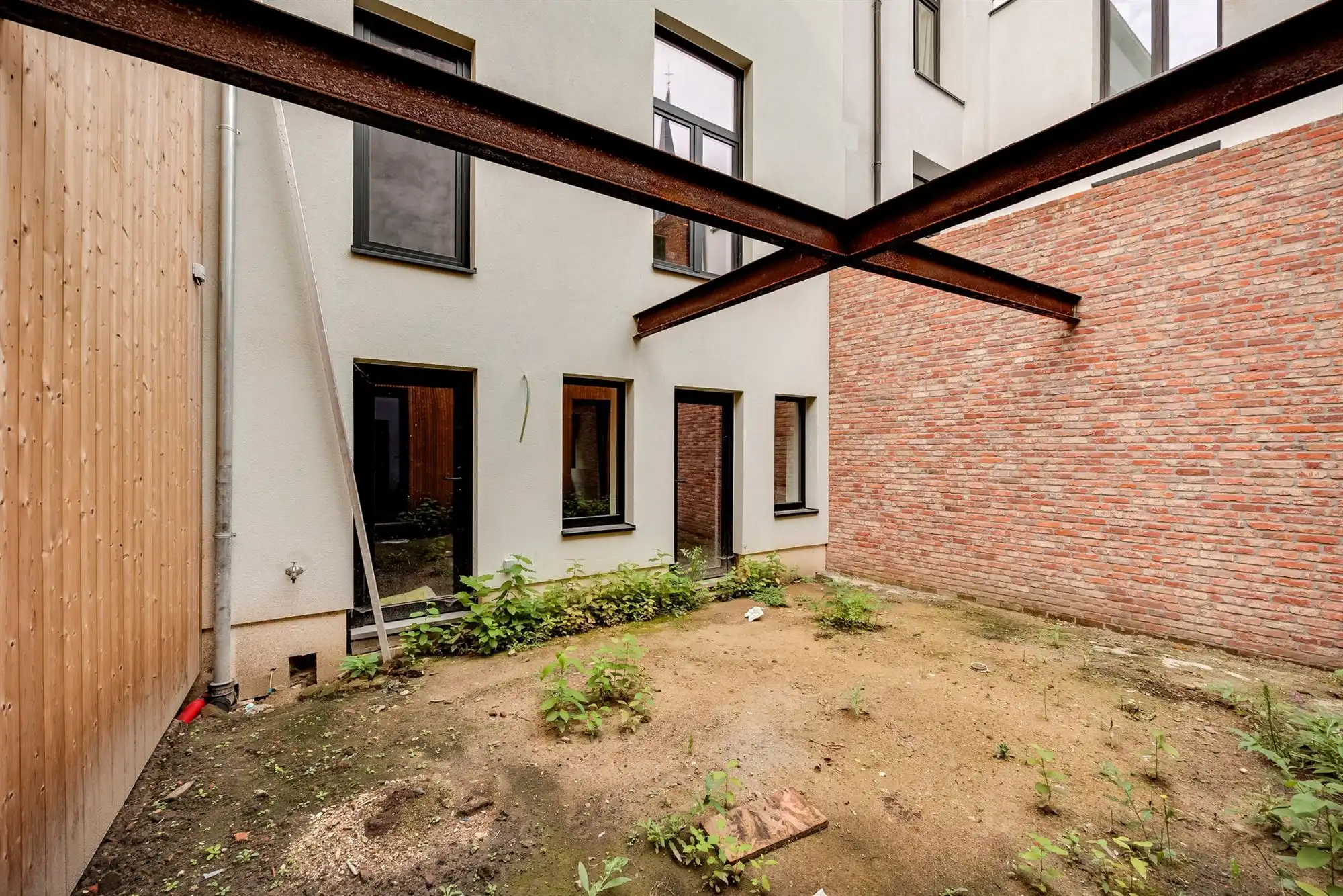 Volledig gerenoveerde stadswoning met praktijkruimte foto 2