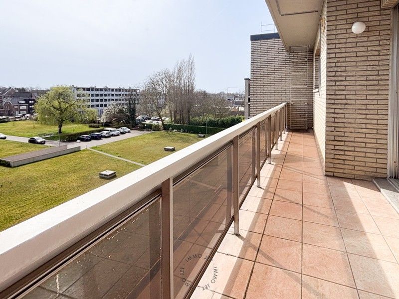 Ruim en lichtrijk appartement met 3 slaapkamers in hartje Beveren foto 6