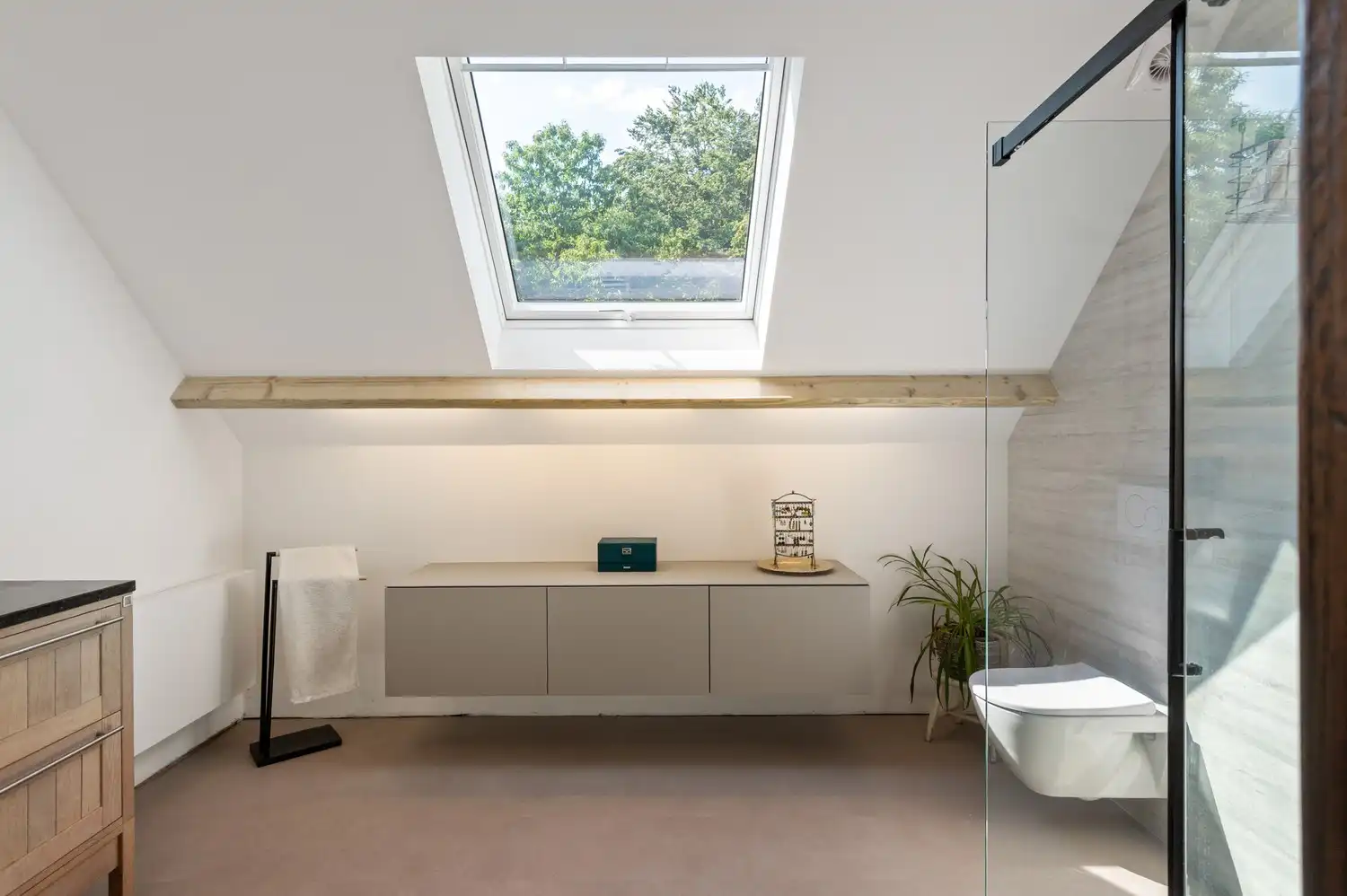 Instapklare, volledig gerenoveerde woning met 3 slaapkamers, bijgebouw en prachtige tuin foto 22