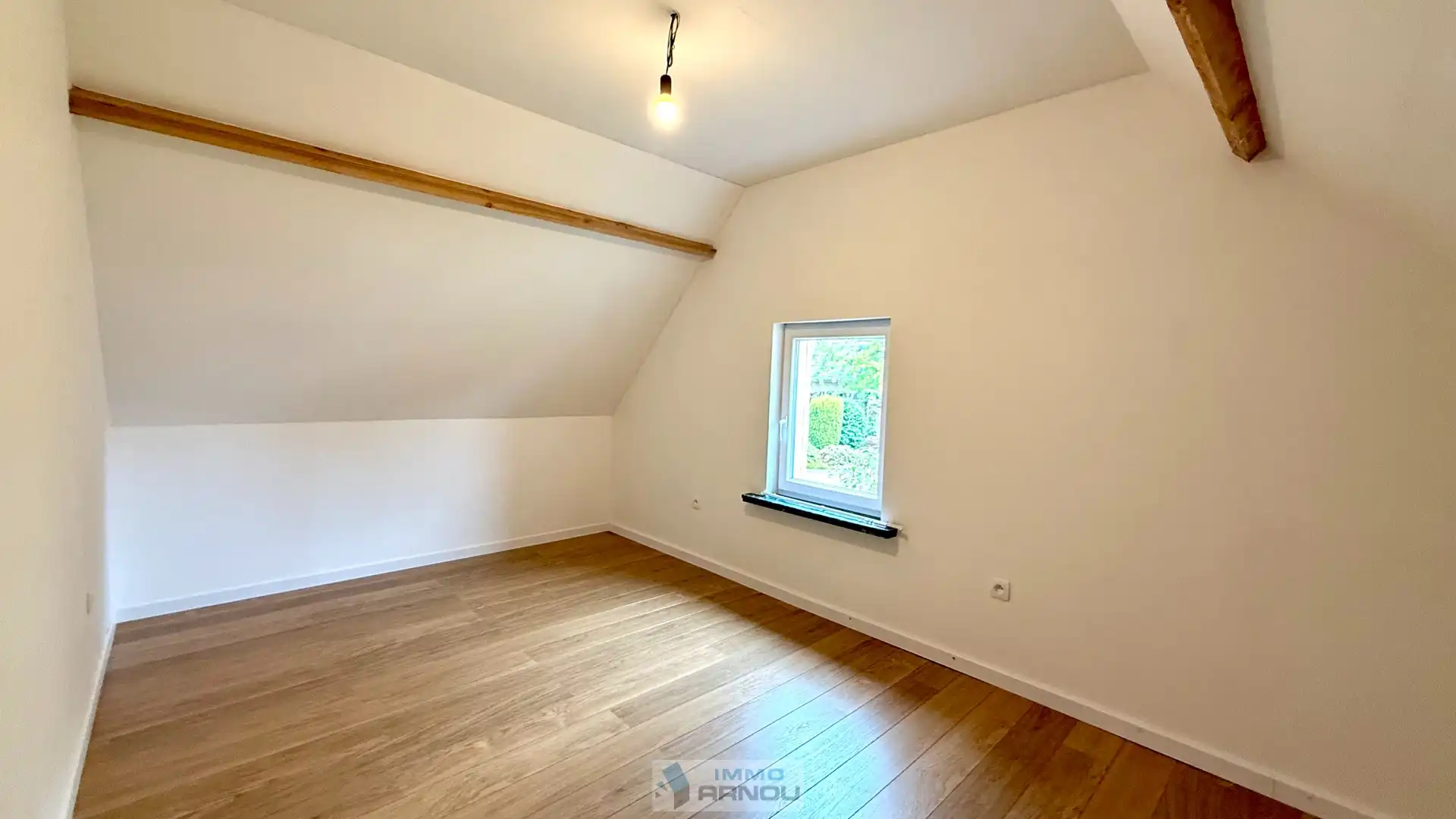 Gerenoveerde gezinswoning met grote tuin foto 13