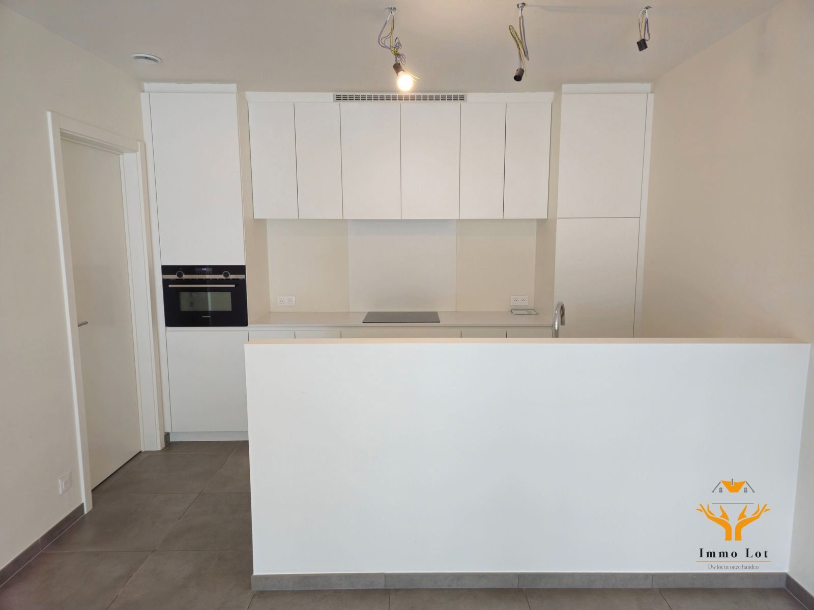 Lichtrijk 1-slaapkamerappartement met groot terras en ondergrondse garage foto 3