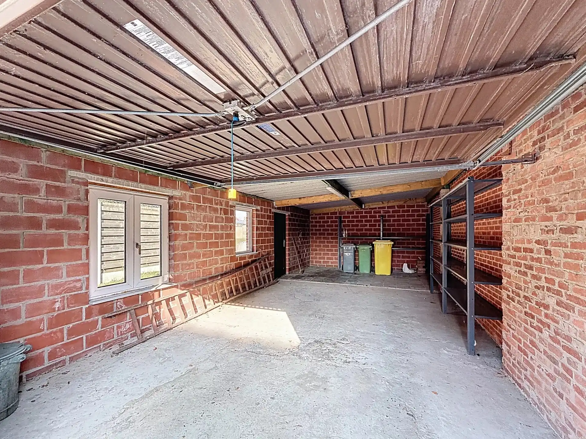 Halfopen bebouwing met 3 slaapkamers en een ruime tuin. foto 21