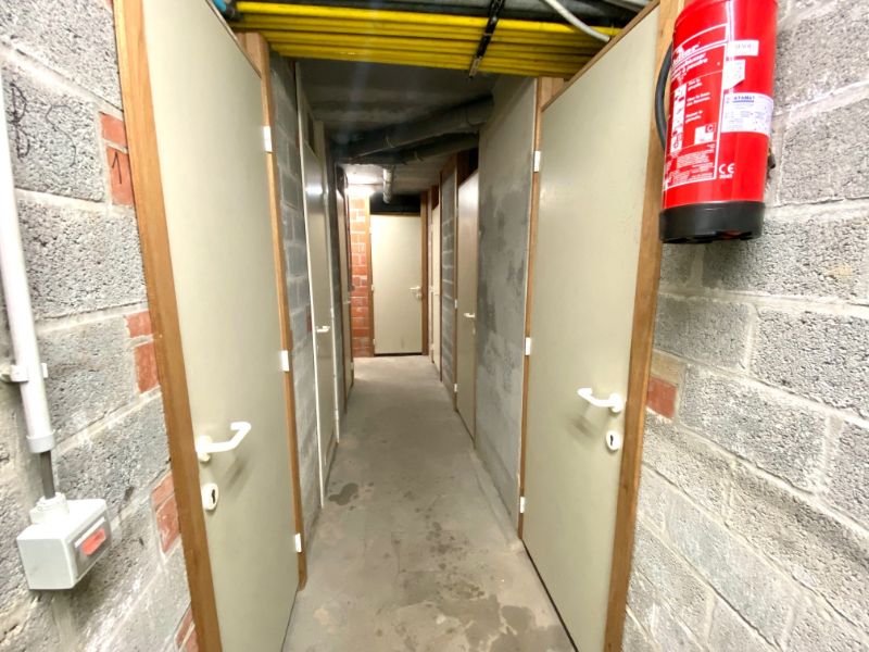 Centraal gelegen appartement met 2 kamers, kelder en garage foto 13
